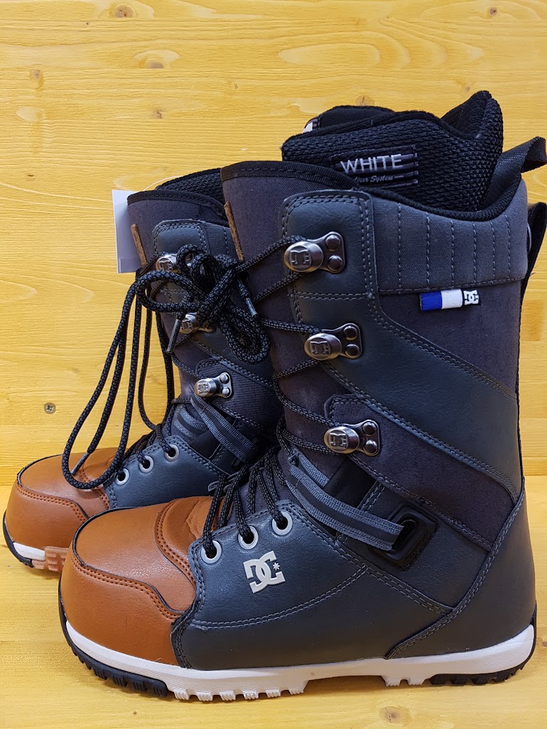 Bazárové snowboardové topánky DC Mutiny
