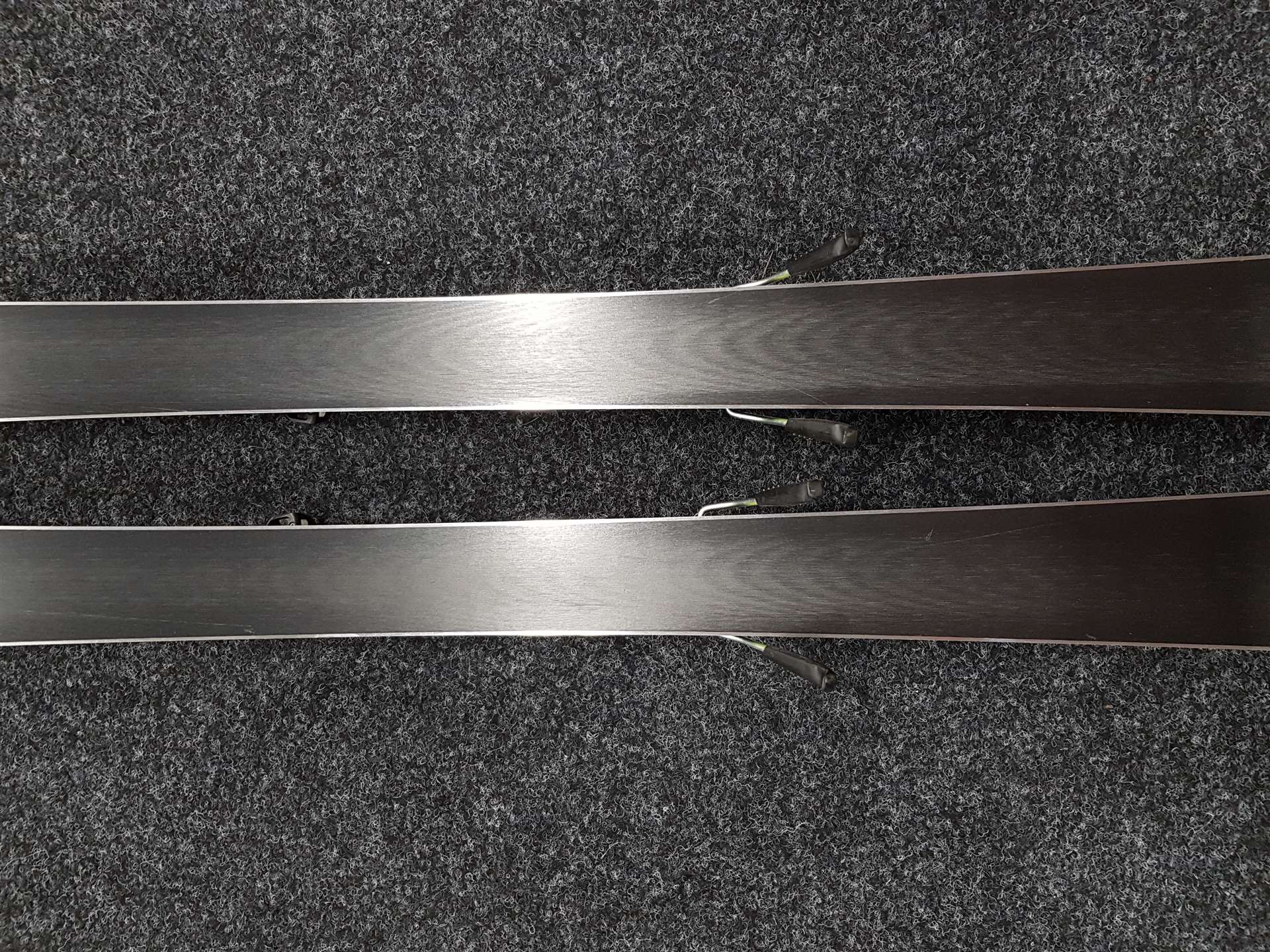 Použité lyže HEAD Super Shape ERA 2.0 + viazanie Head SLR 7.5