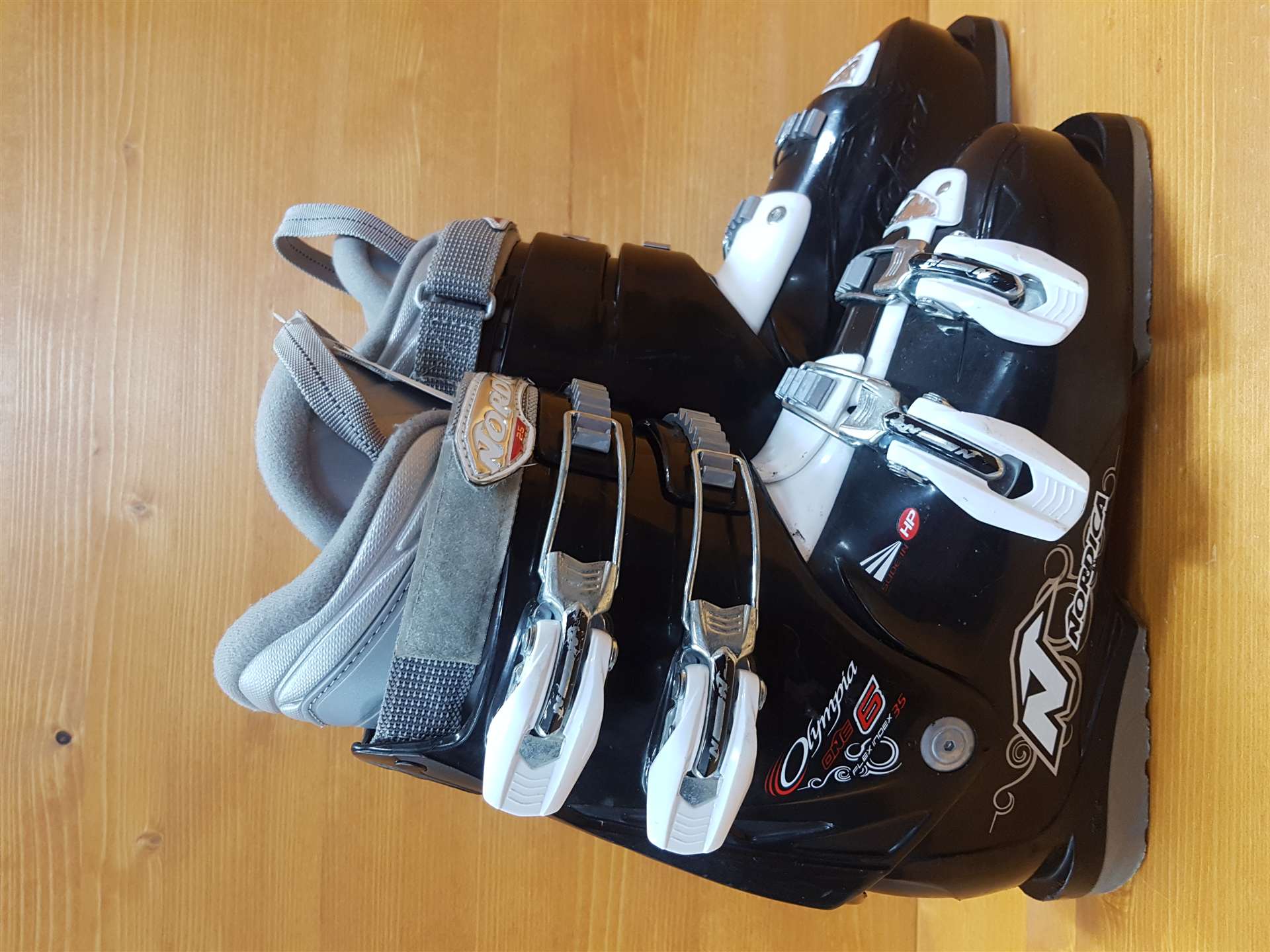 Použité lyžiarky NORDICA Olympia One 6 Flex 35