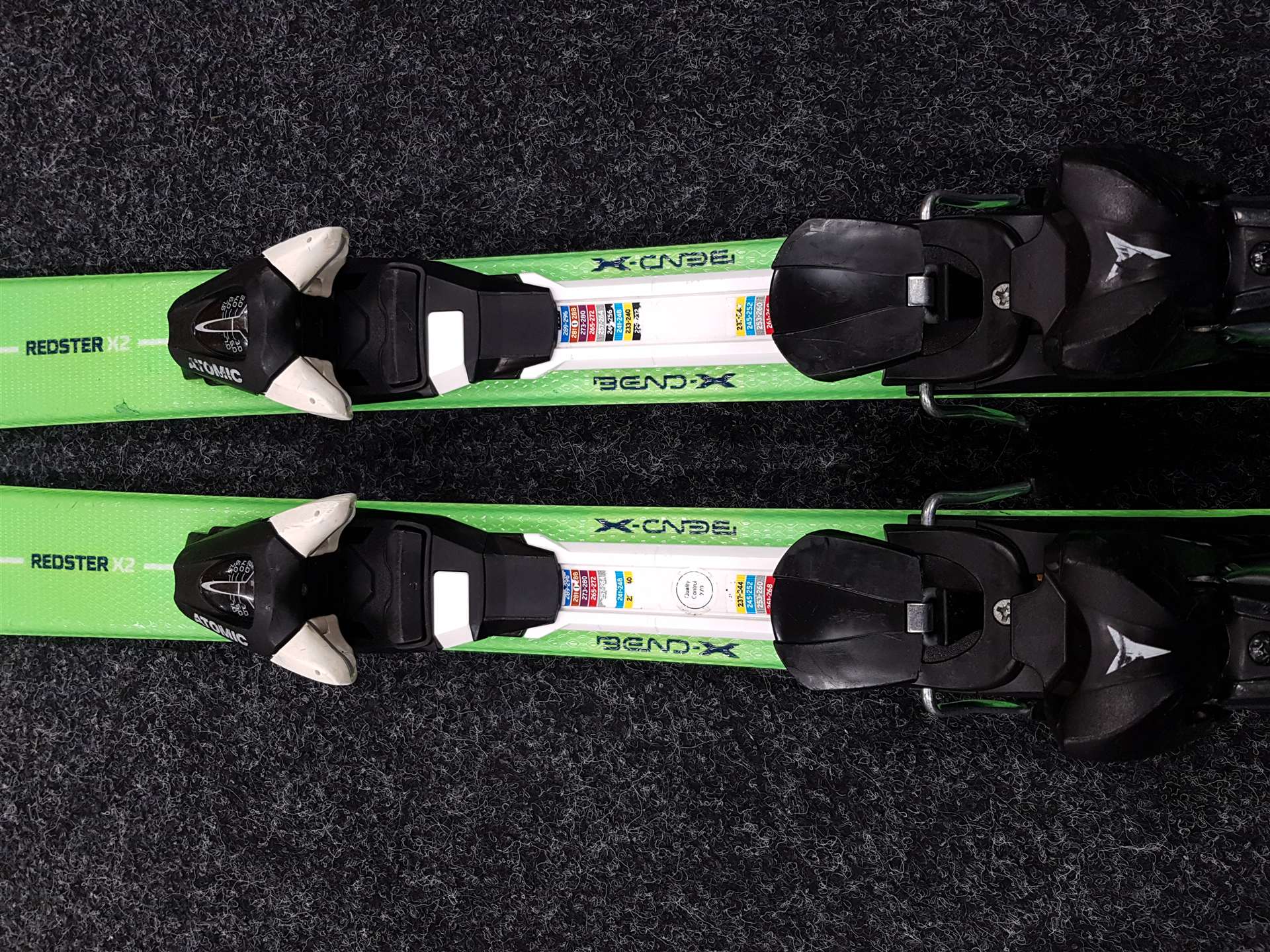 Použité detské lyže ATOMIC Redster X2 + viazanie Atomic 7.5