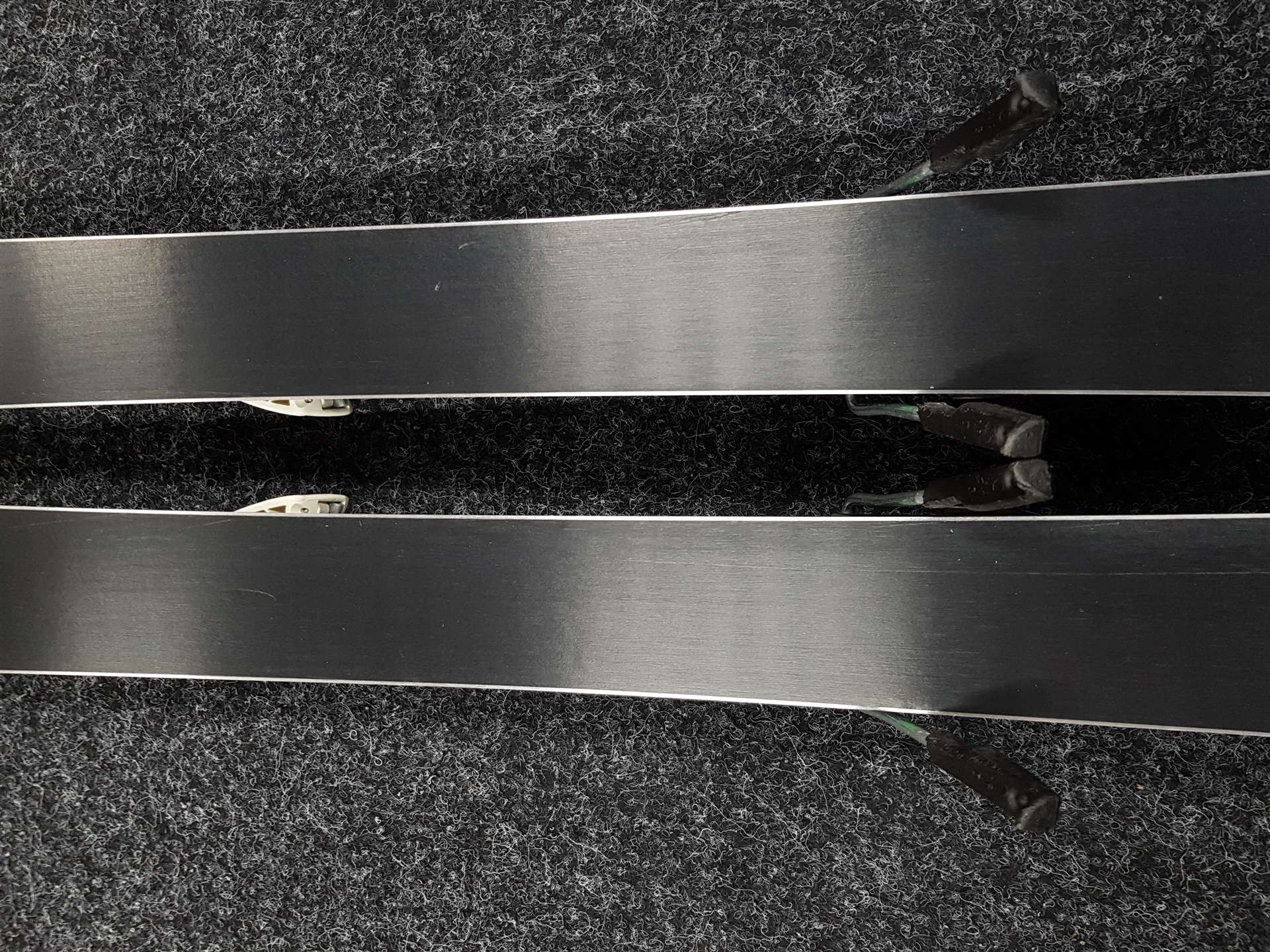 Použité detské lyže ATOMIC Redster X2 + viazanie Atomic 7.5