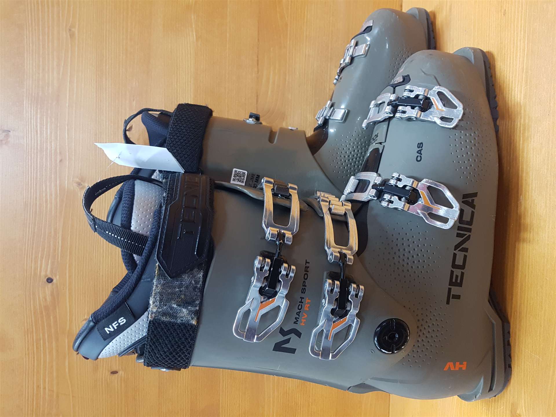 Použité lyžiarky TECNICA Mach Sport HV RT 100