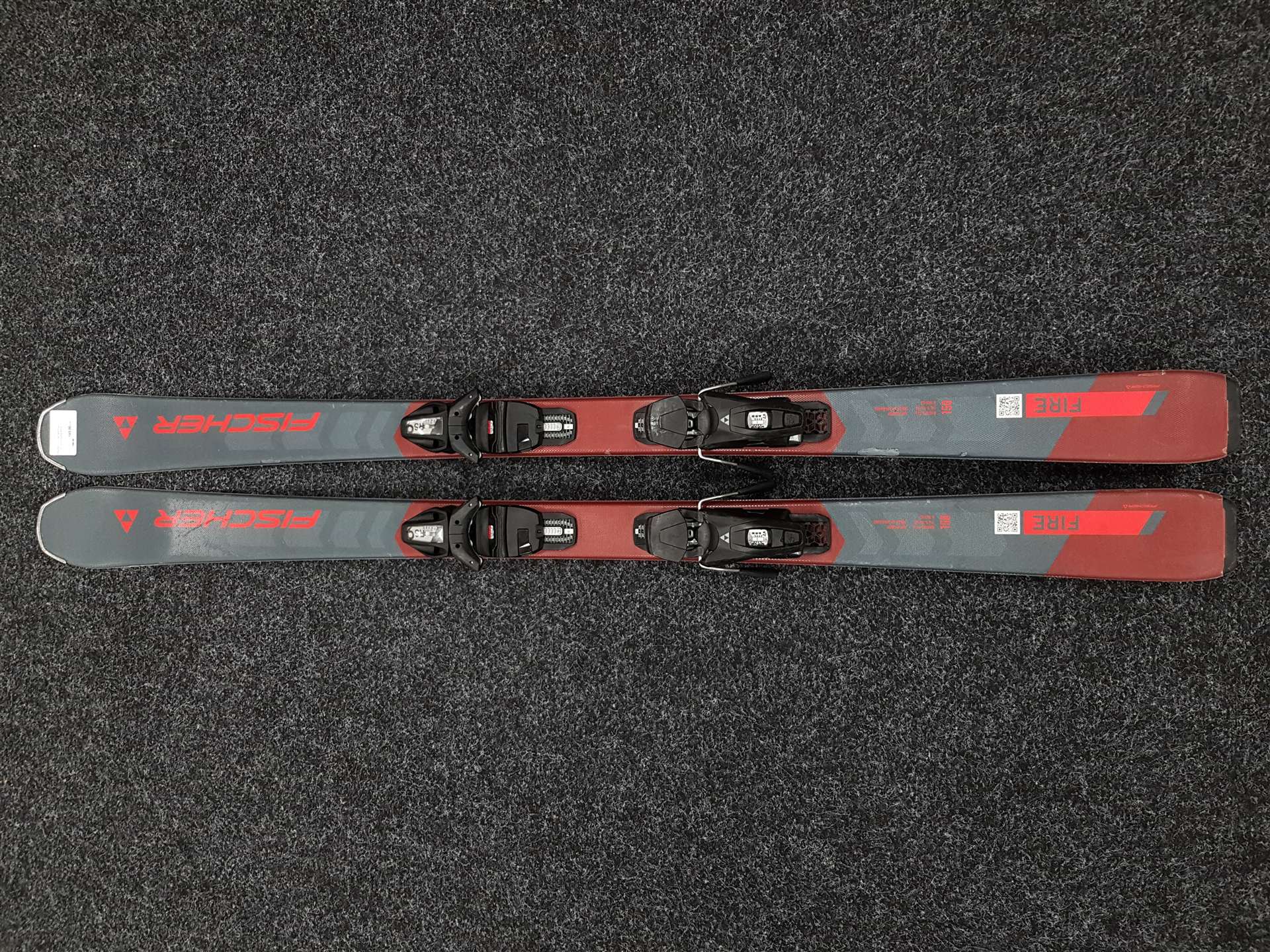 Použité lyže FISCHER Fire + viazanie Fischer RS 9