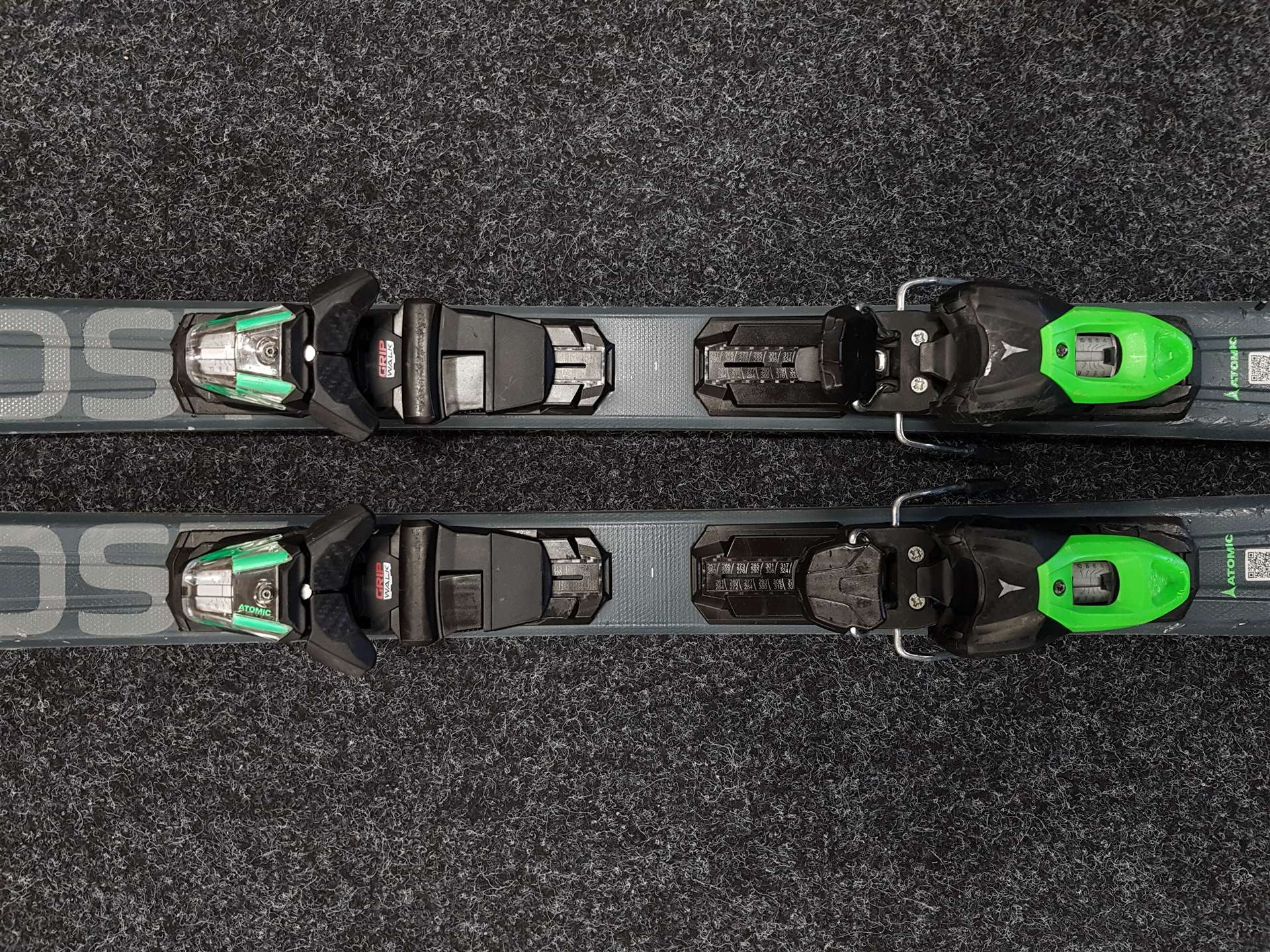 Použité lyže ATOMIC Redster SC + viazanie Atomic 10