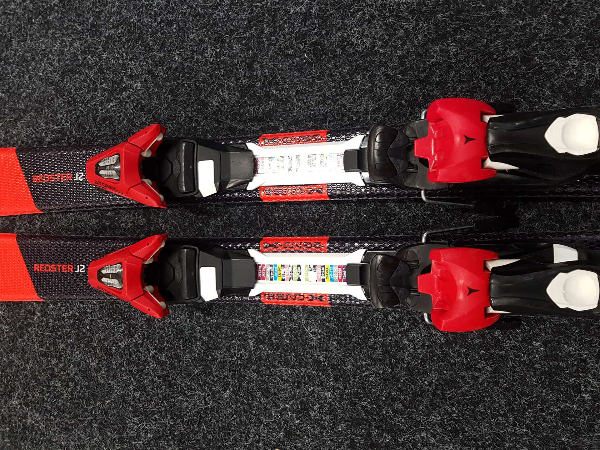 Použité detské lyže ATOMIC Redster J2 + viazanie Atomic 4.5