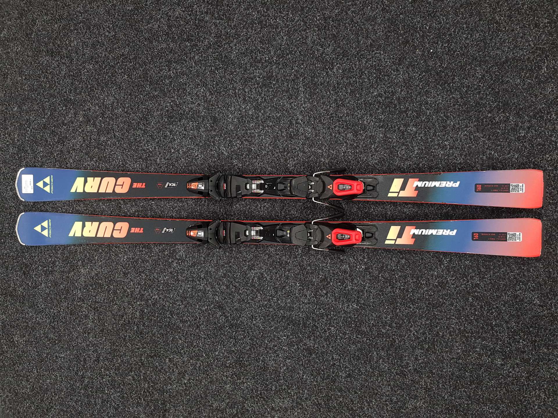 Použité lyže FISCHER RC4 The Curv Premium + viazanie Fischer RS 11