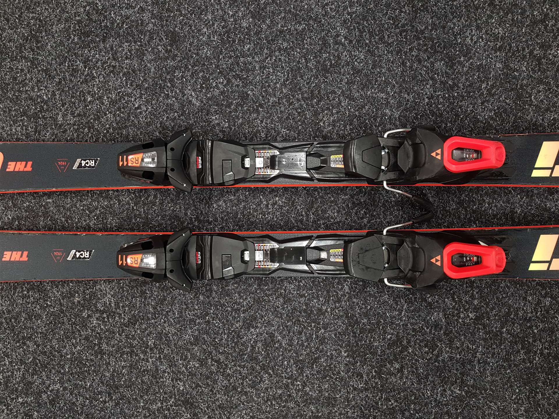 Použité lyže FISCHER RC4 The Curv Premium + viazanie Fischer RS 11