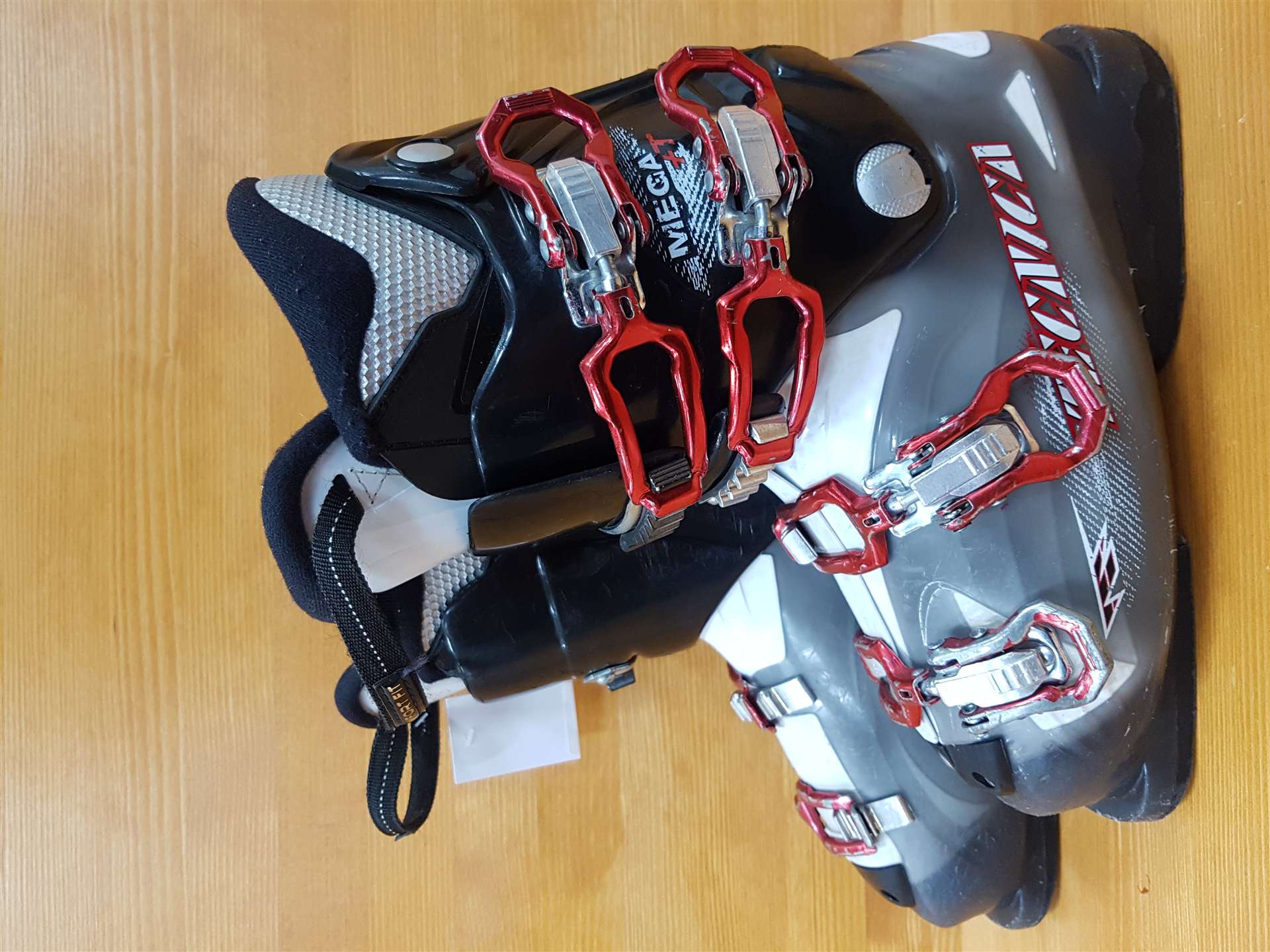 Použité lyžiarky TECNICA Mega +T