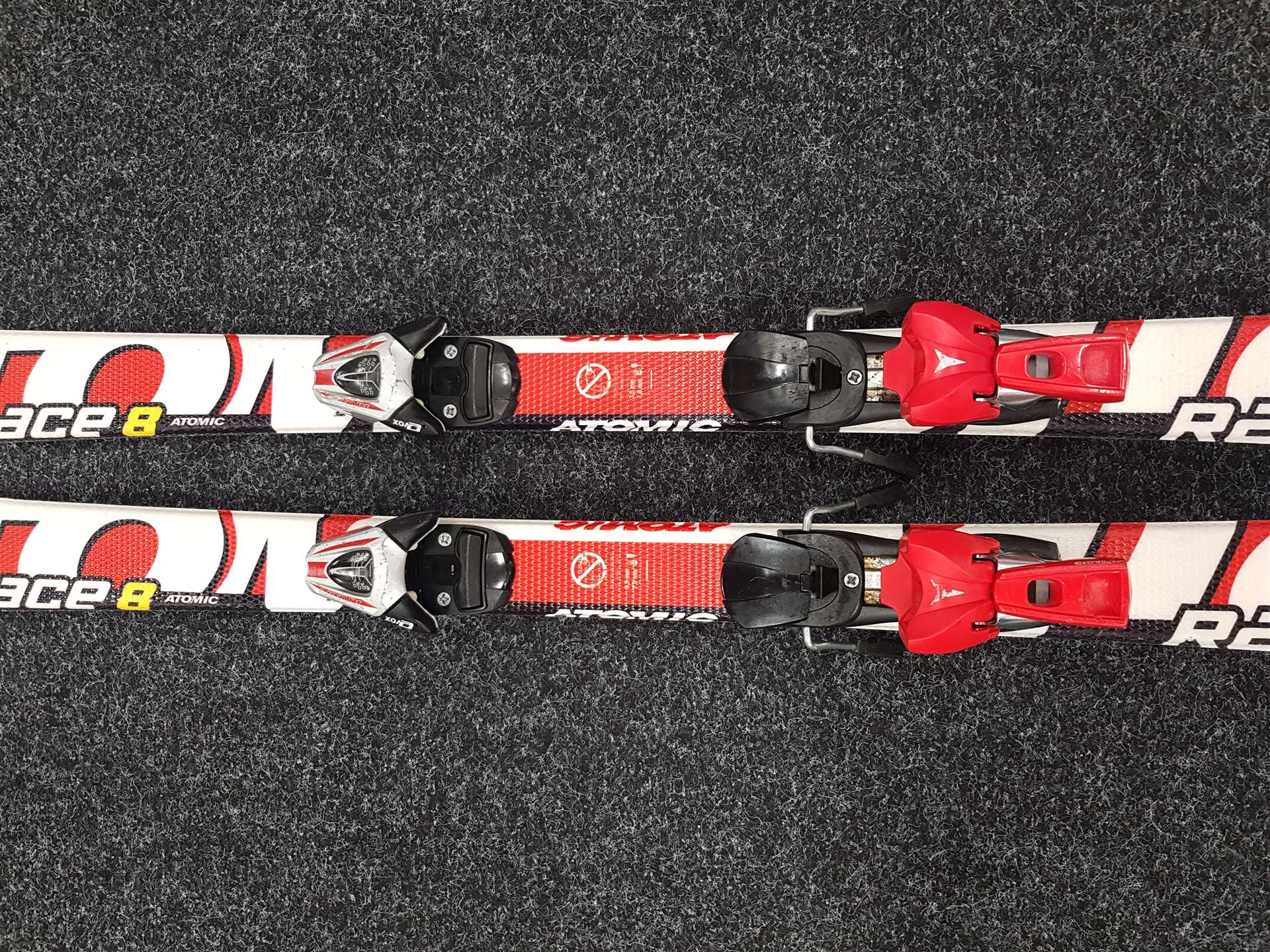 Použité detské lyže ATOMIC Race 8 + viazanie Atomic Evox 7