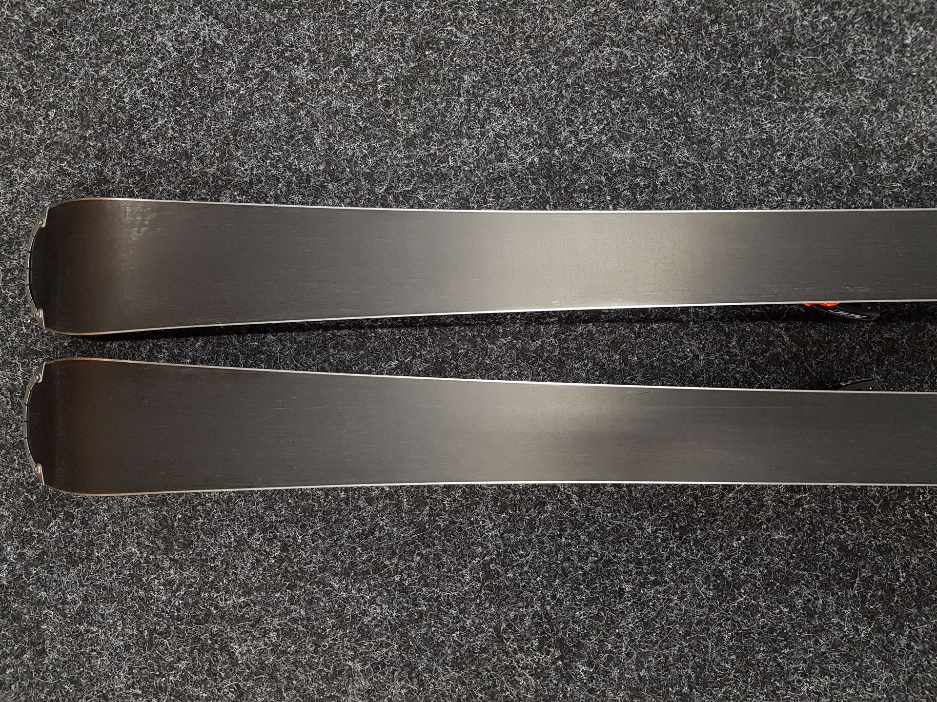 Použité lyže ATOMIC XT Redster  + viazanie Atomic XT 10