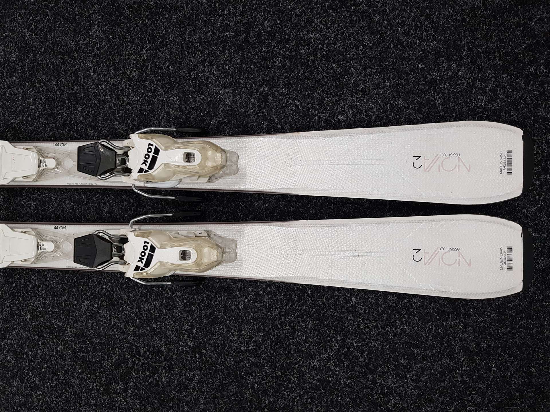 Použité lyže ROSSIGNOL Nova 2 + viazanie Look Xpress 10