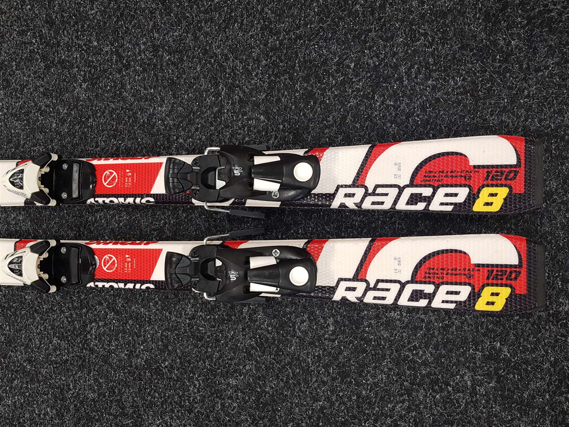 Použité detské lyže ATOMIC Race 8 + viazanie Salomon TZ 5