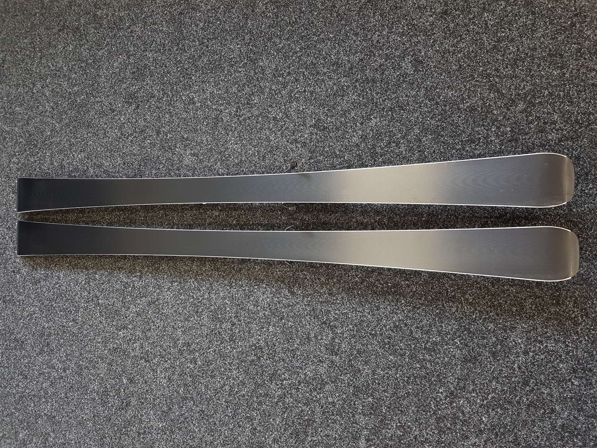 Použité lyže ROSSIGNOL Pur Suit + viazanie Look Xpress 11