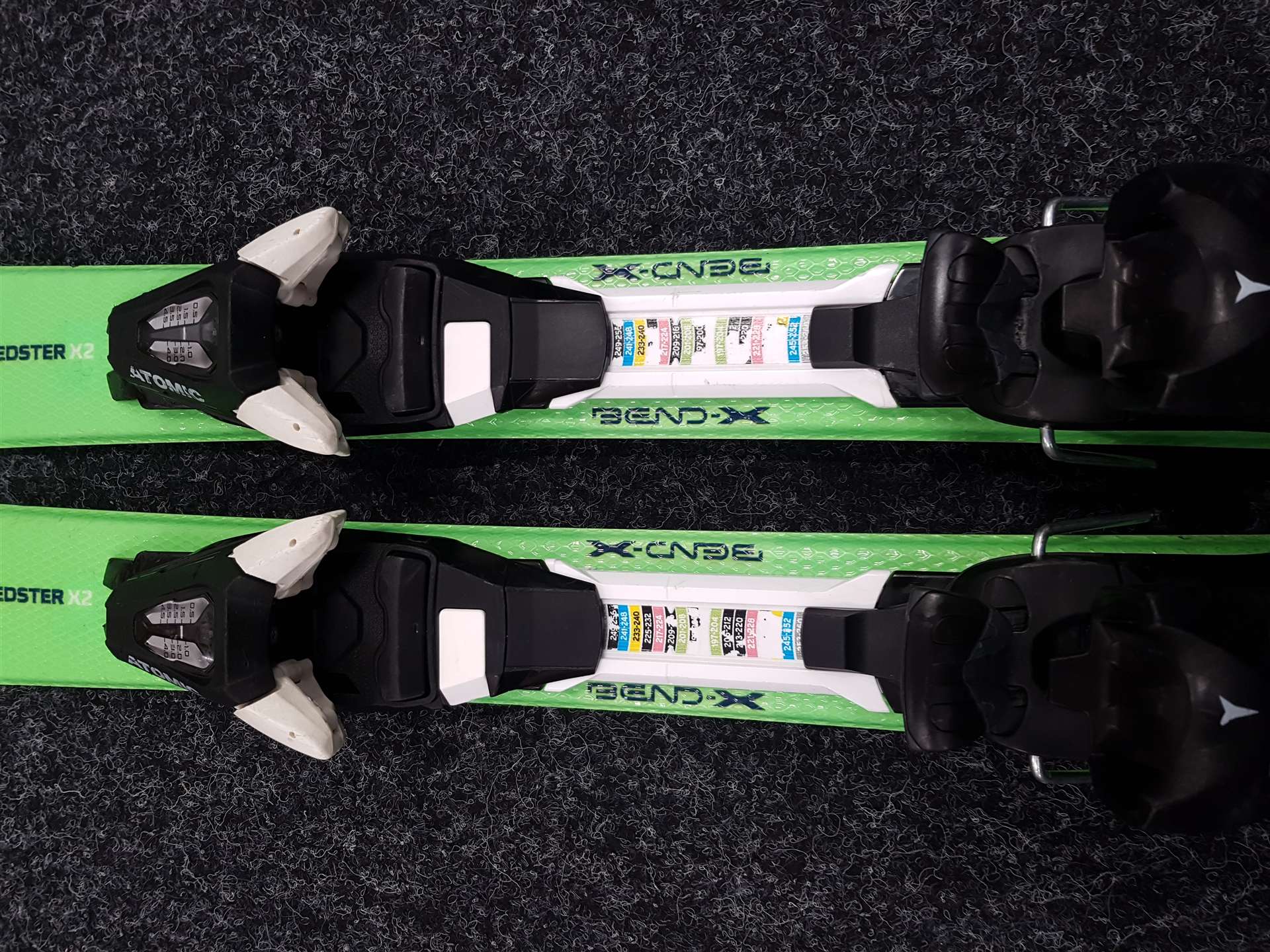 Použité detské lyže ATOMIC Redster X2 + viazanie Atomic 4.5