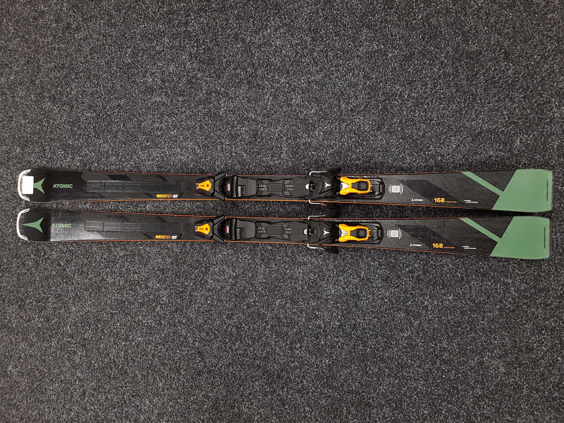 Použité lyže ATOMIC Redster Q7 + viazanie Atomic M12