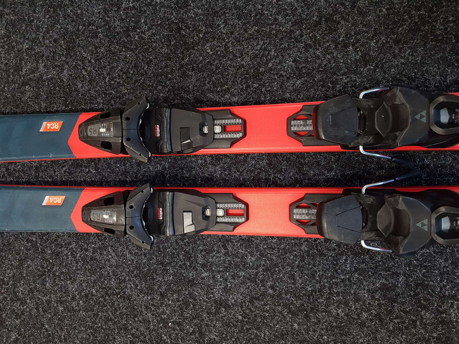 Použité lyže FISCHER RC 4 The Curv TI + viazanie Fischer RS 10