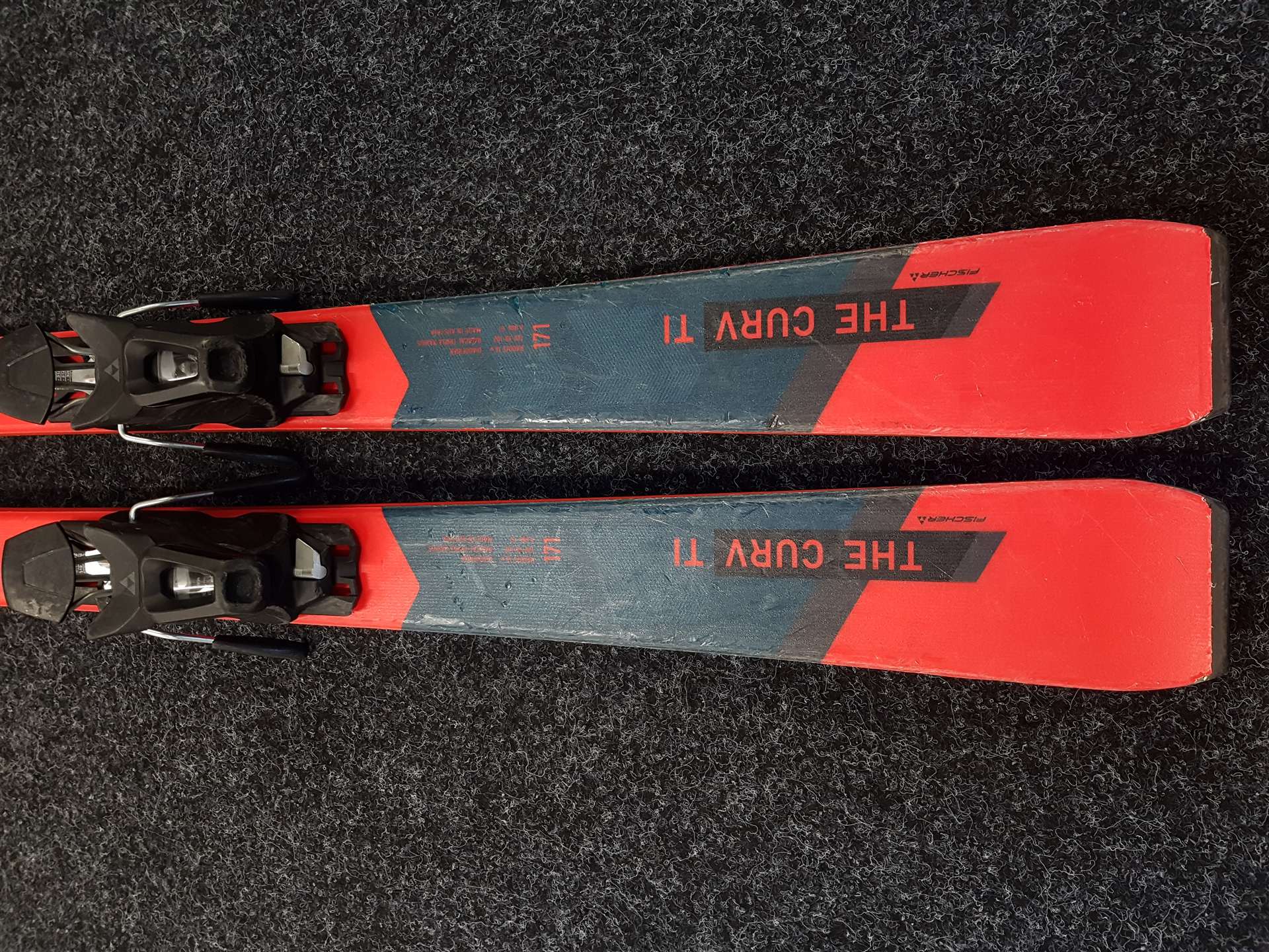 Použité lyže FISCHER RC 4 The Curv TI + viazanie Fischer RS 10