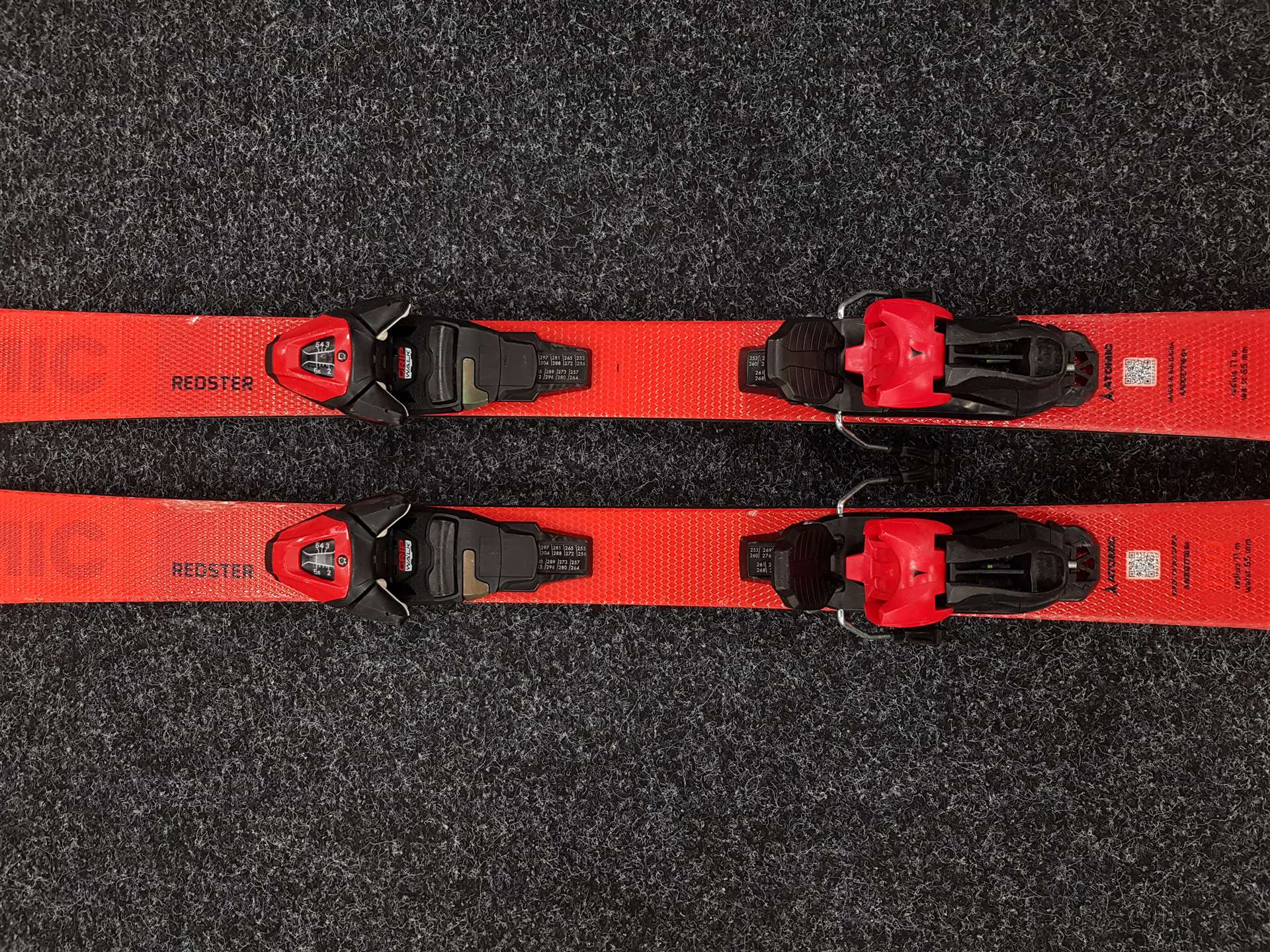 Použité detské lyže ATOMIC Redster J4 + viazanie Atomic L6