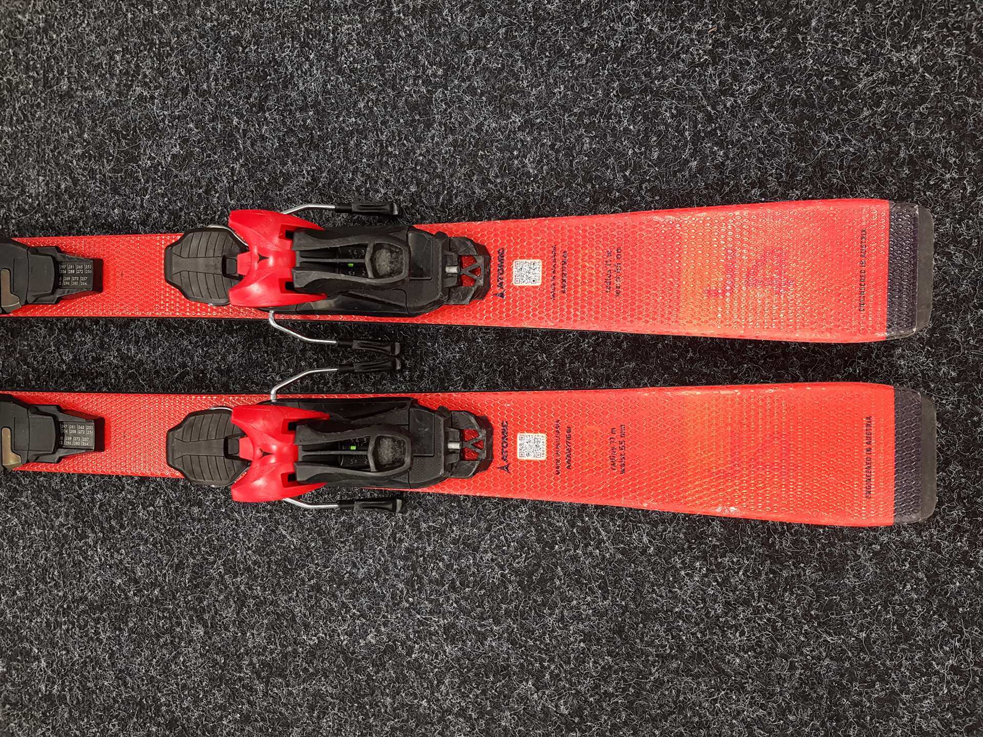 Použité detské lyže ATOMIC Redster J4 + viazanie Atomic L6