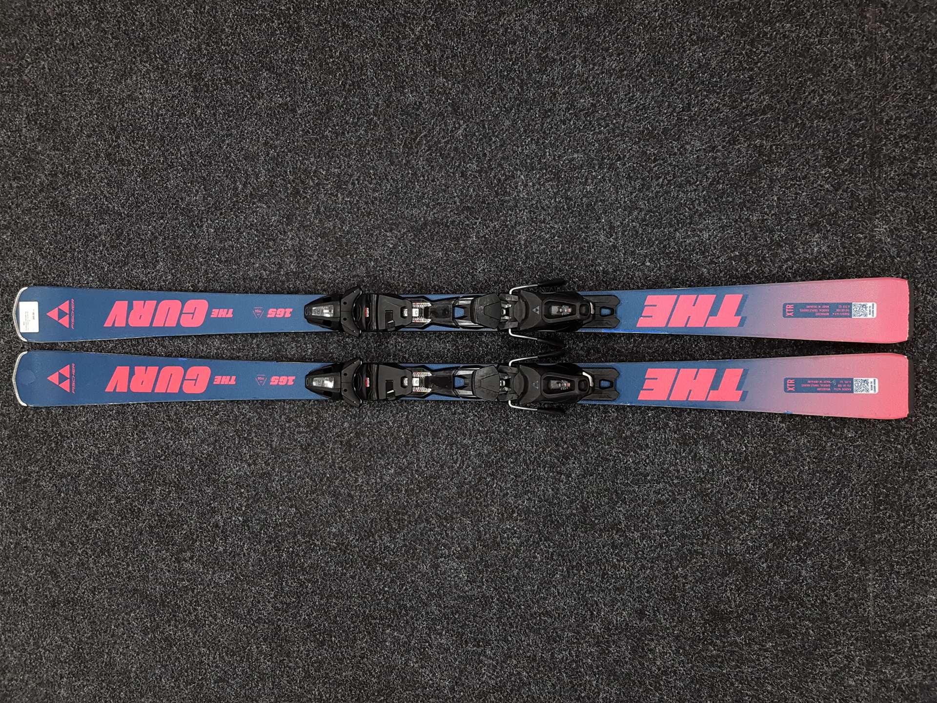 Použité lyže FISCHER The Curv + viazanie Fischer RS 10
