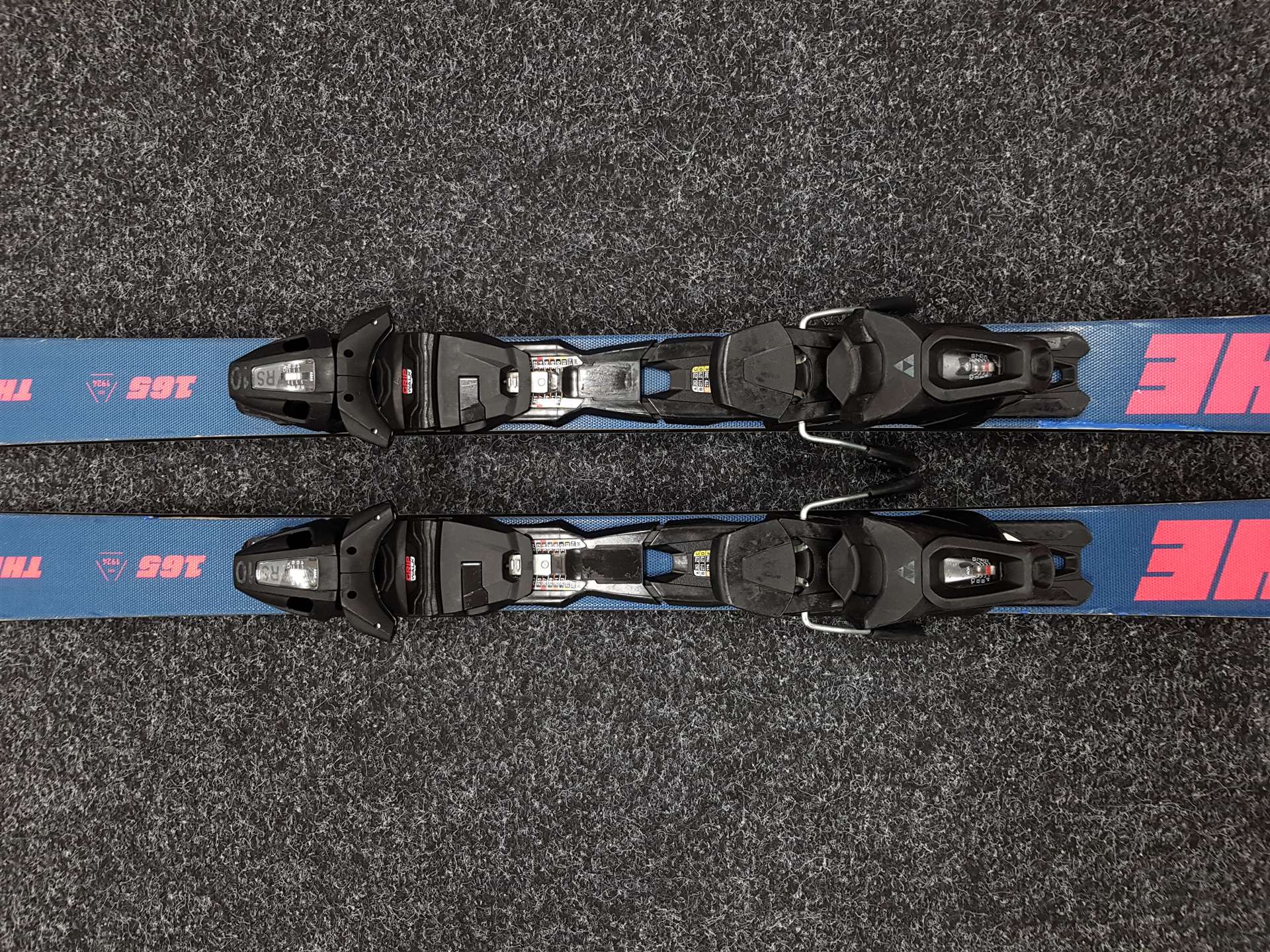 Použité lyže FISCHER The Curv + viazanie Fischer RS 10