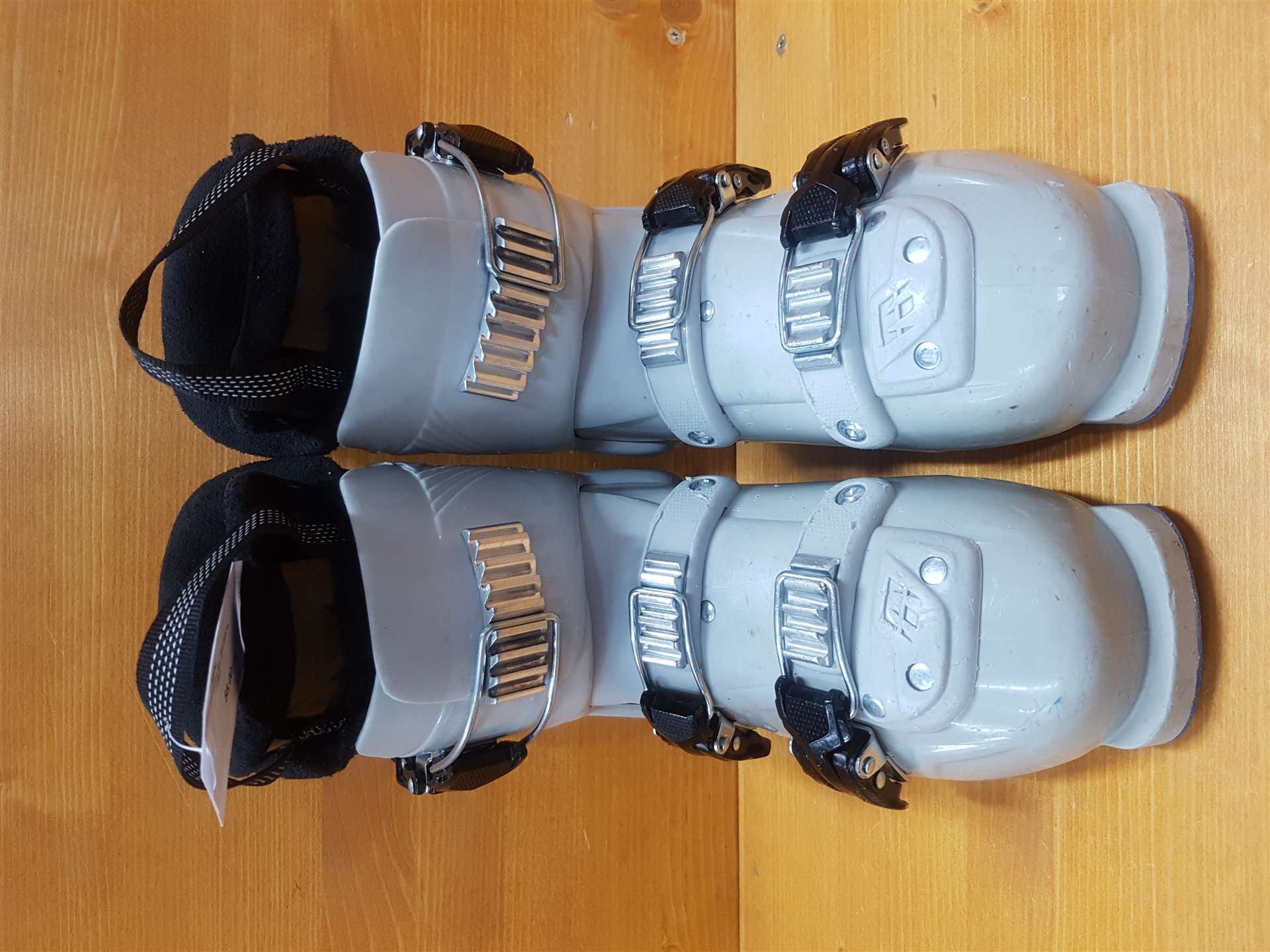 Použité lyžiarky TECNICA JTR3