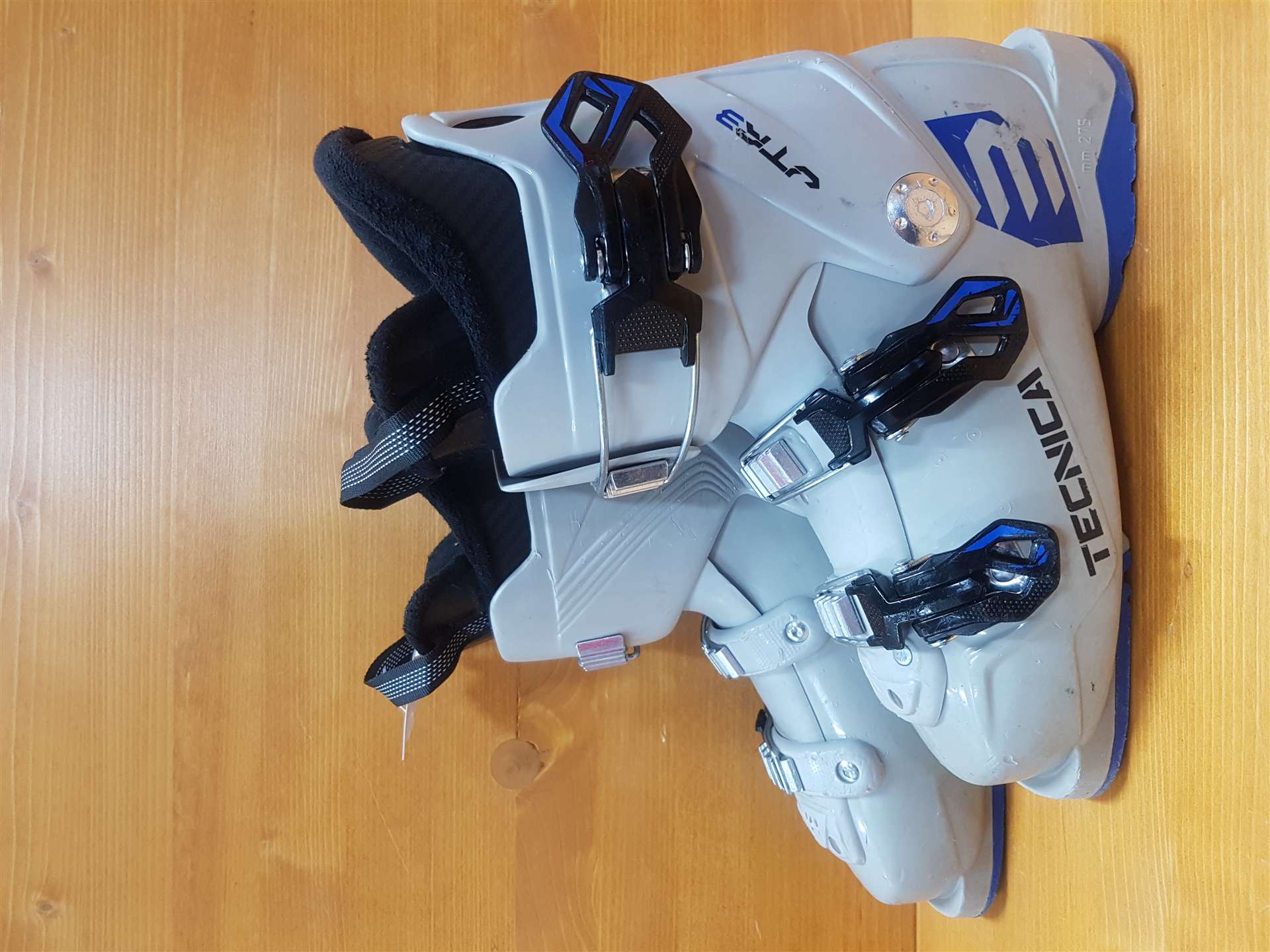 Použité lyžiarky TECNICA JTR3