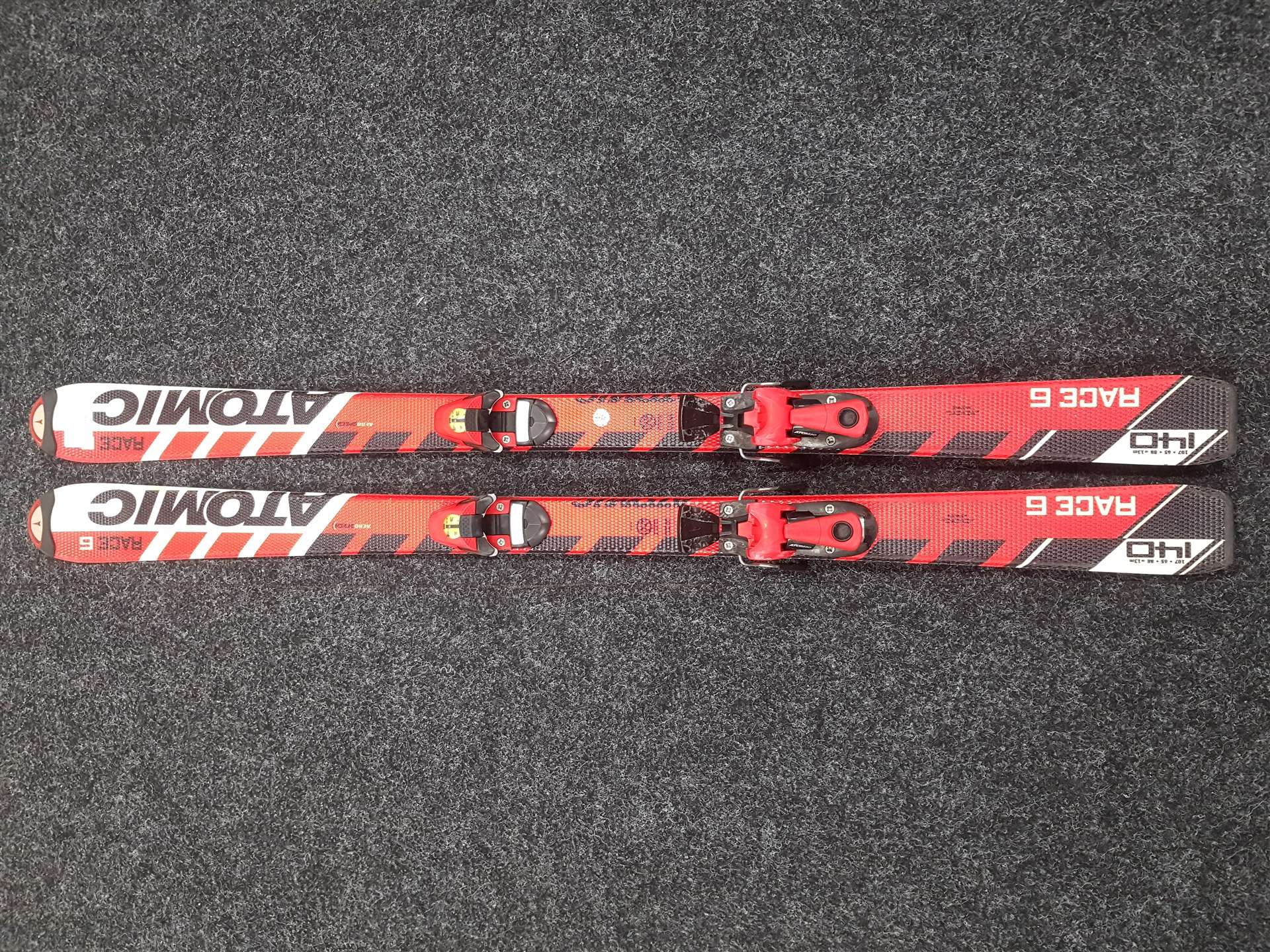 Použité lyže ATOMIC Race 6 + viazanie Atomic Race 4,5