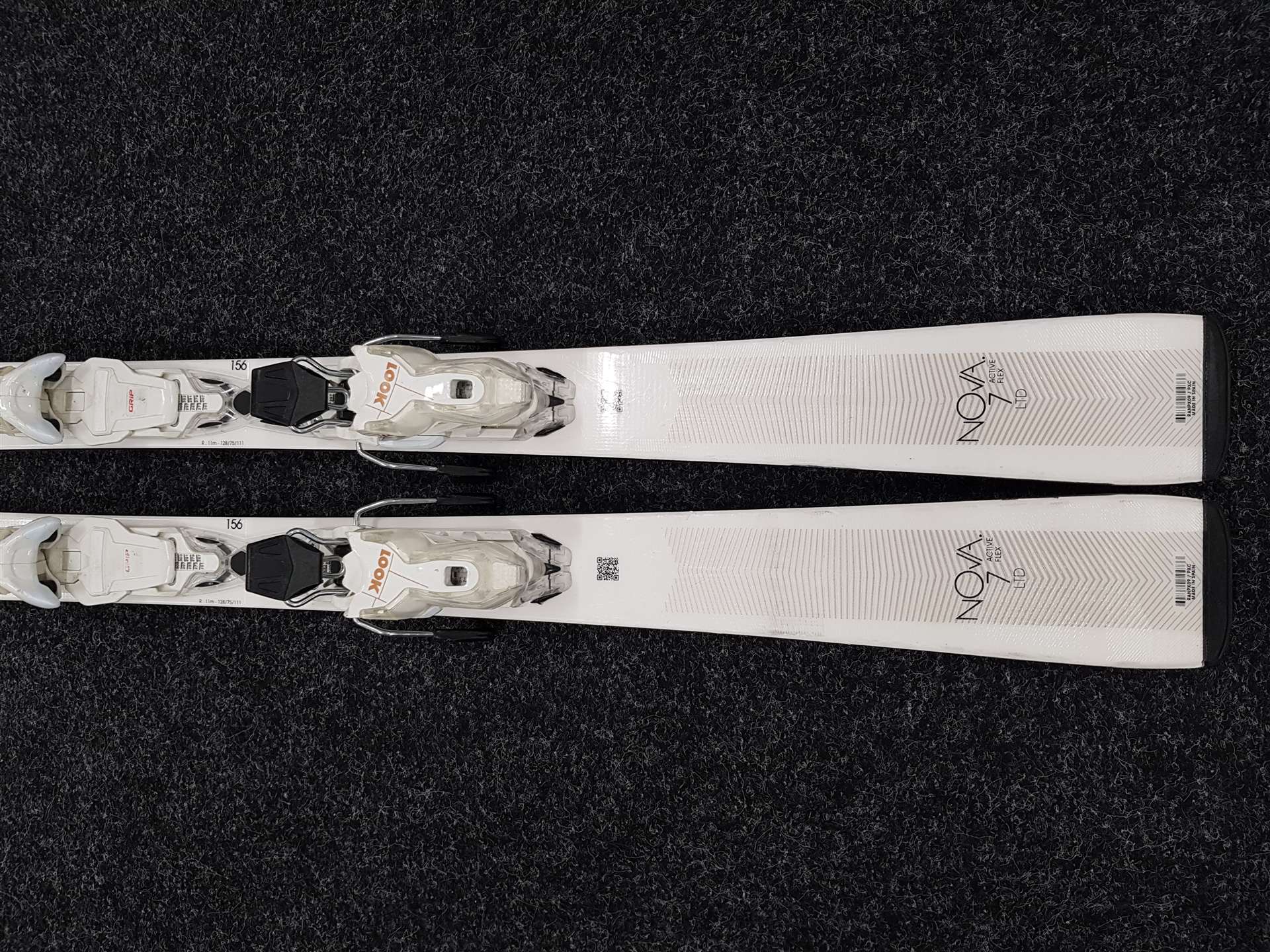 Použité lyže ROSSIGNOL Nova 7 LTD + viazanie Look Xpress 11