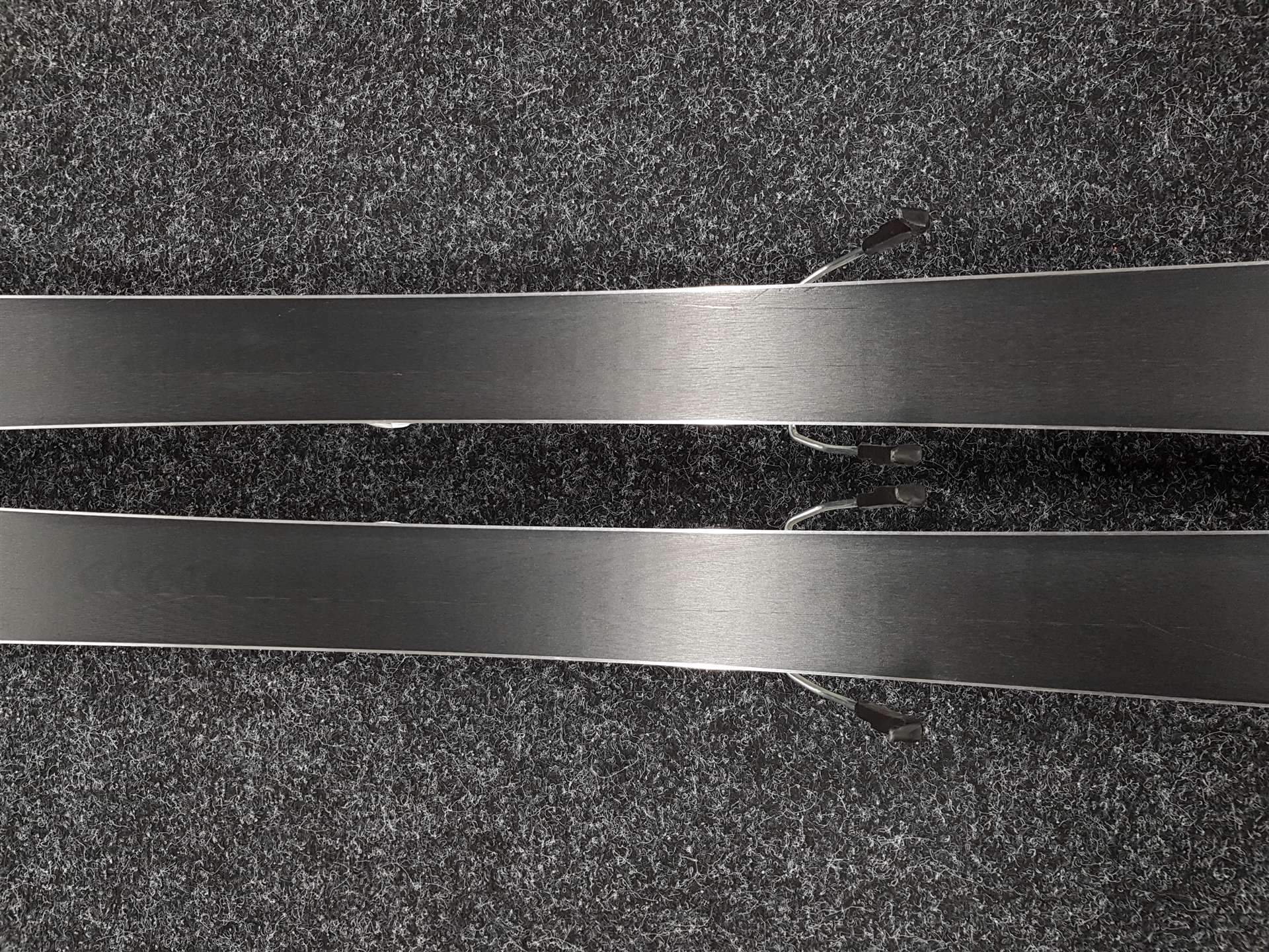 Použité lyže ROSSIGNOL Nova 7 LTD + viazanie Look Xpress 11