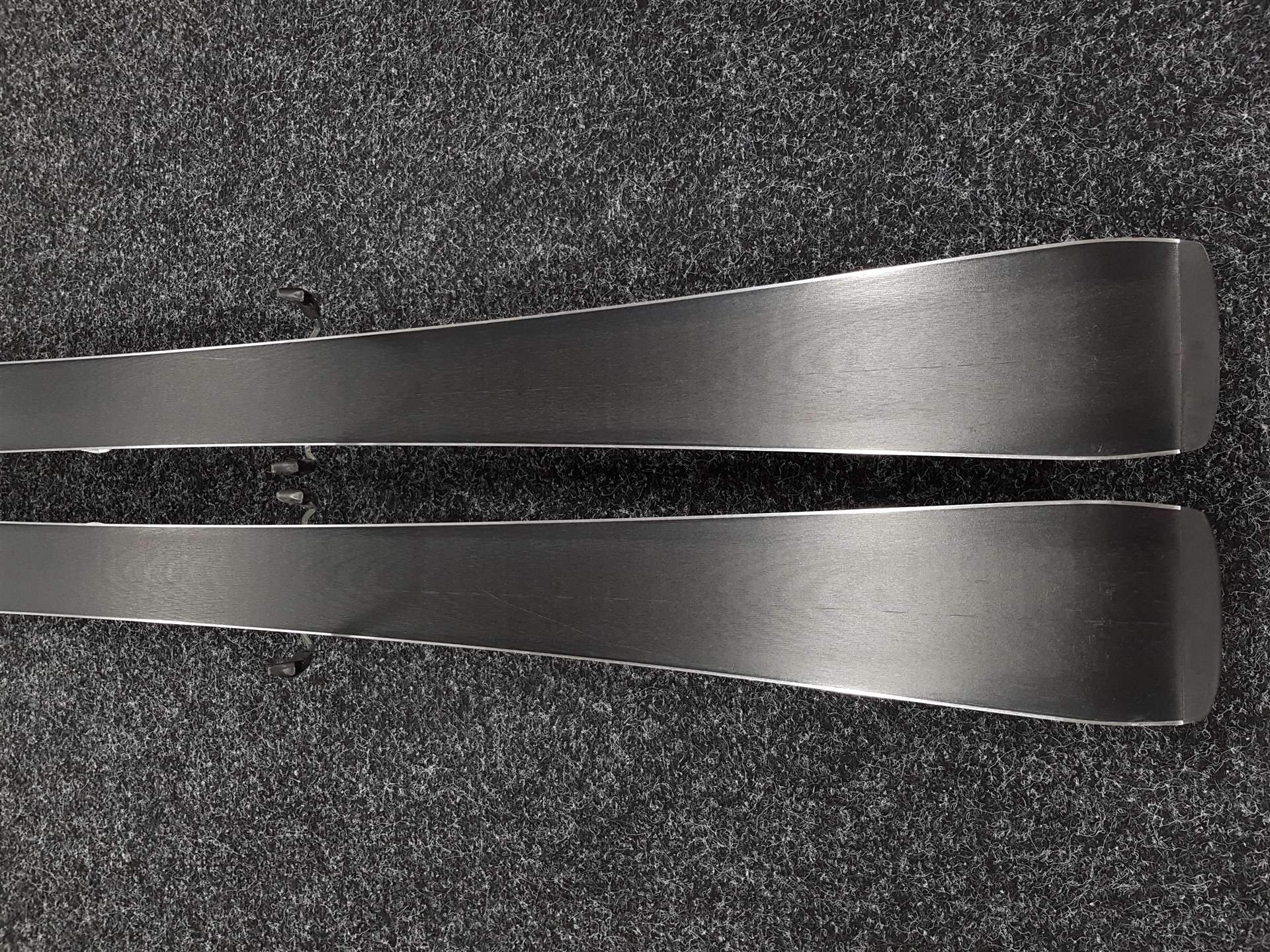 Použité lyže ROSSIGNOL Nova 7 LTD + viazanie Look Xpress 11