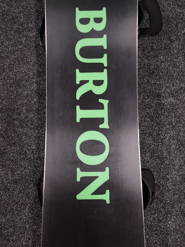 Bazárový snowboard Burton Progression + viazanie Burton veľkosť M