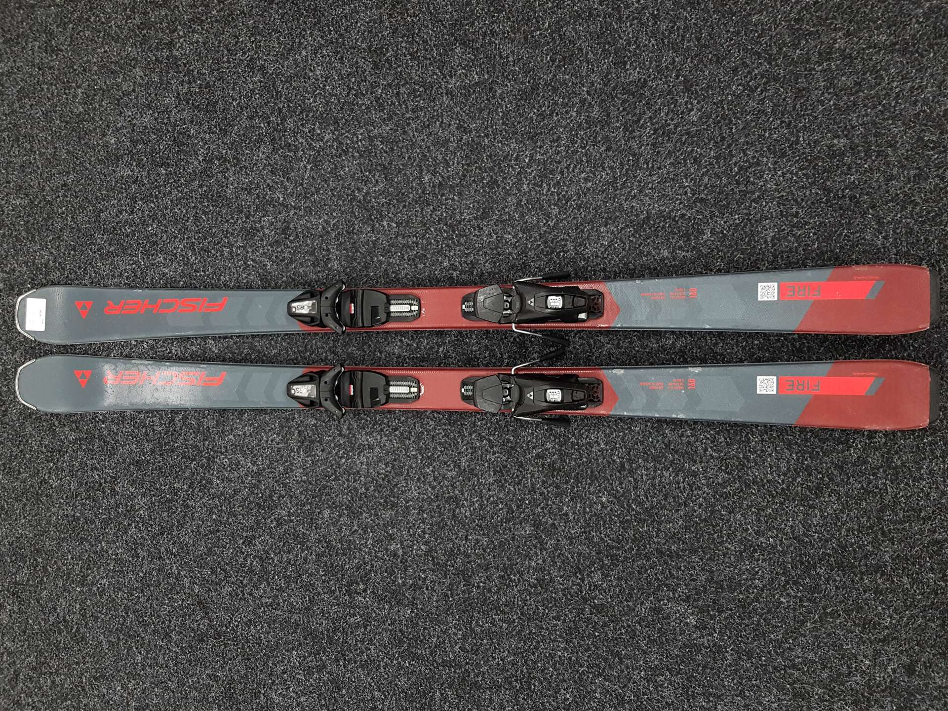 Použité lyže FISCHER Fire + viazanie Fischer RS 9