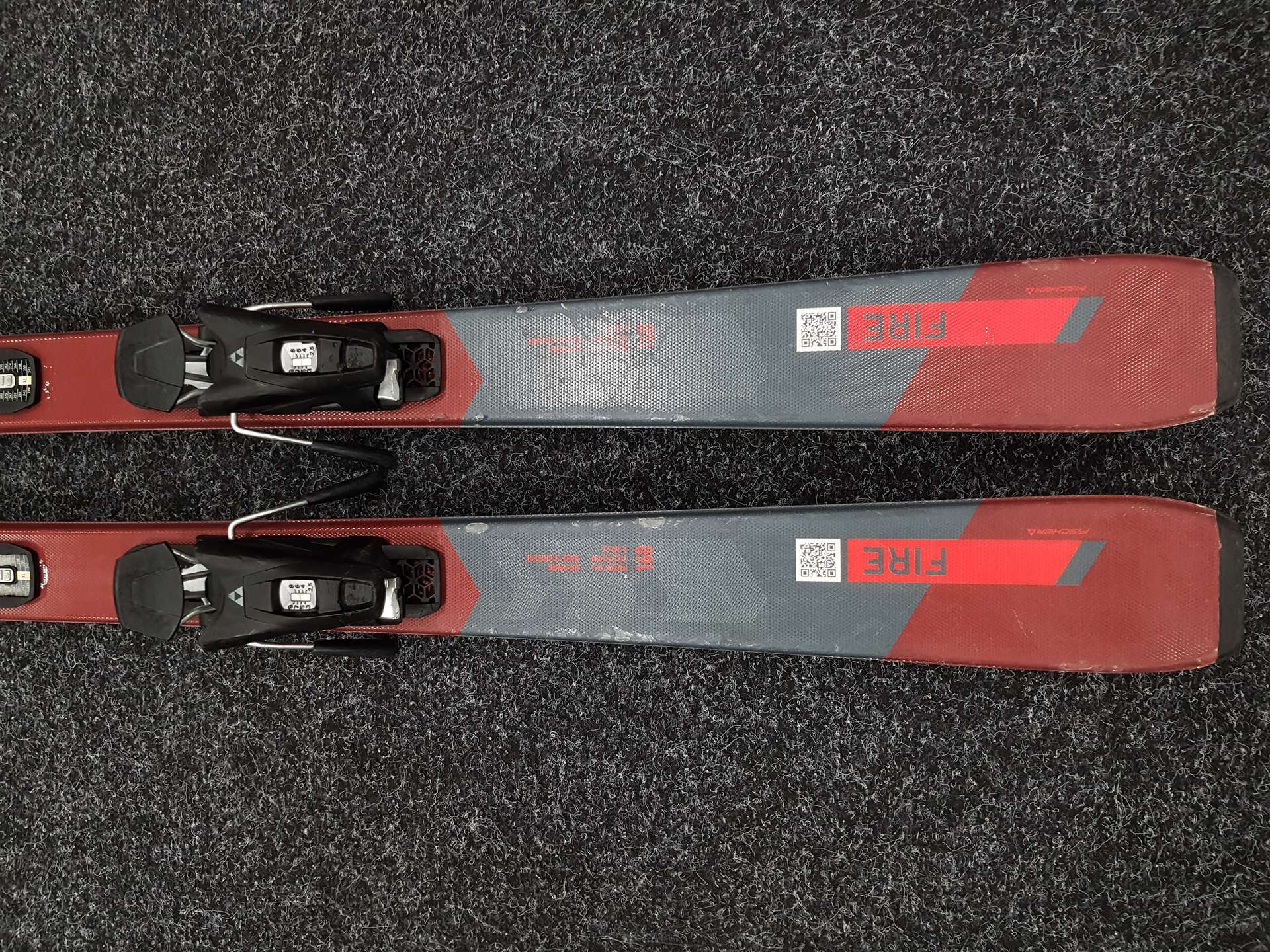 Použité lyže FISCHER Fire + viazanie Fischer RS 9