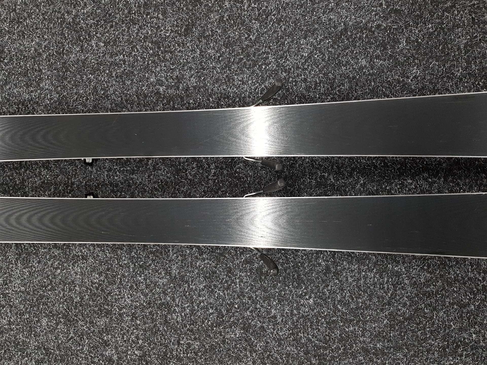 Použité lyže FISCHER Fire + viazanie Fischer RS 9