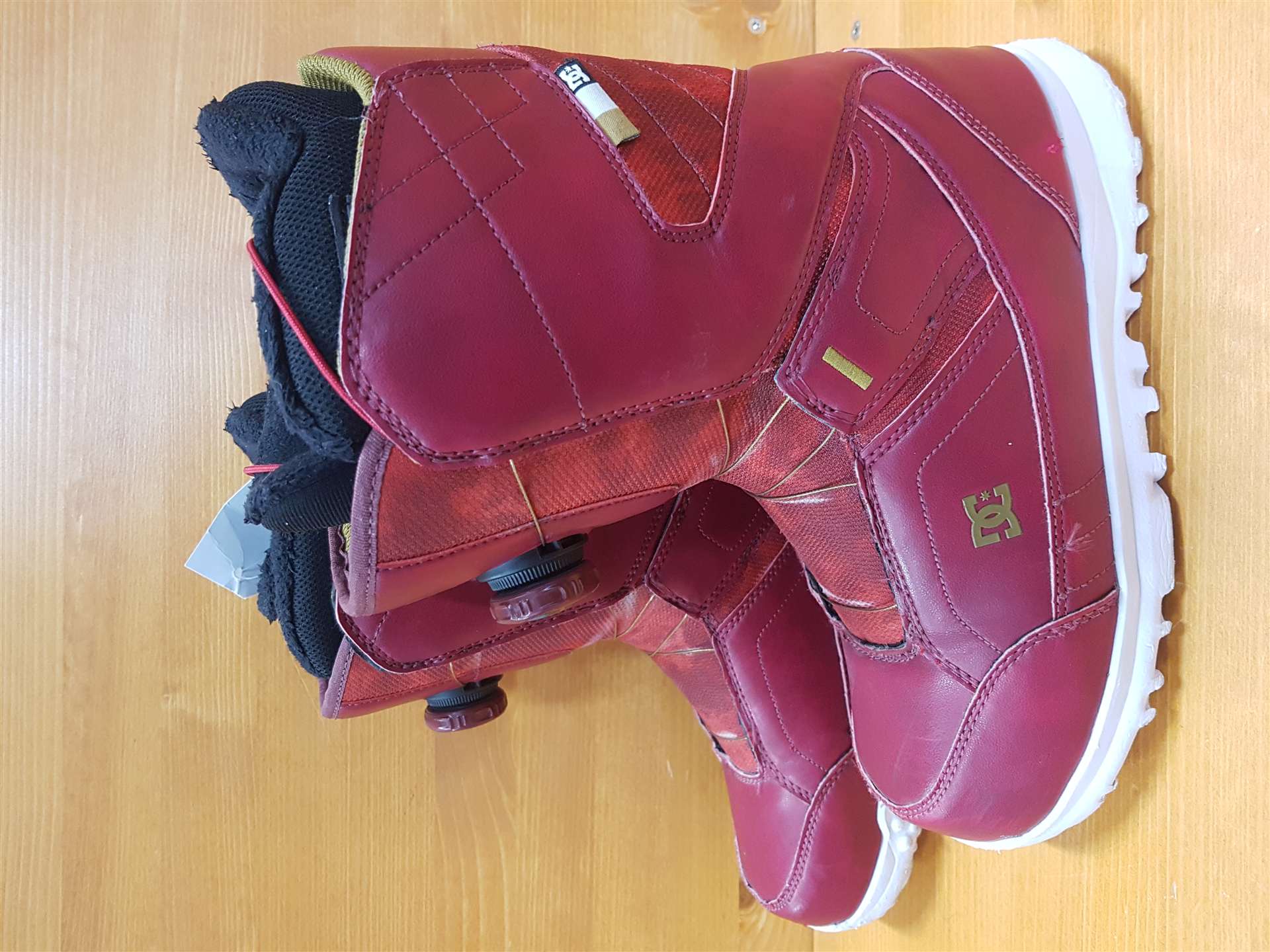 Použité snowboardové topánky DC Red