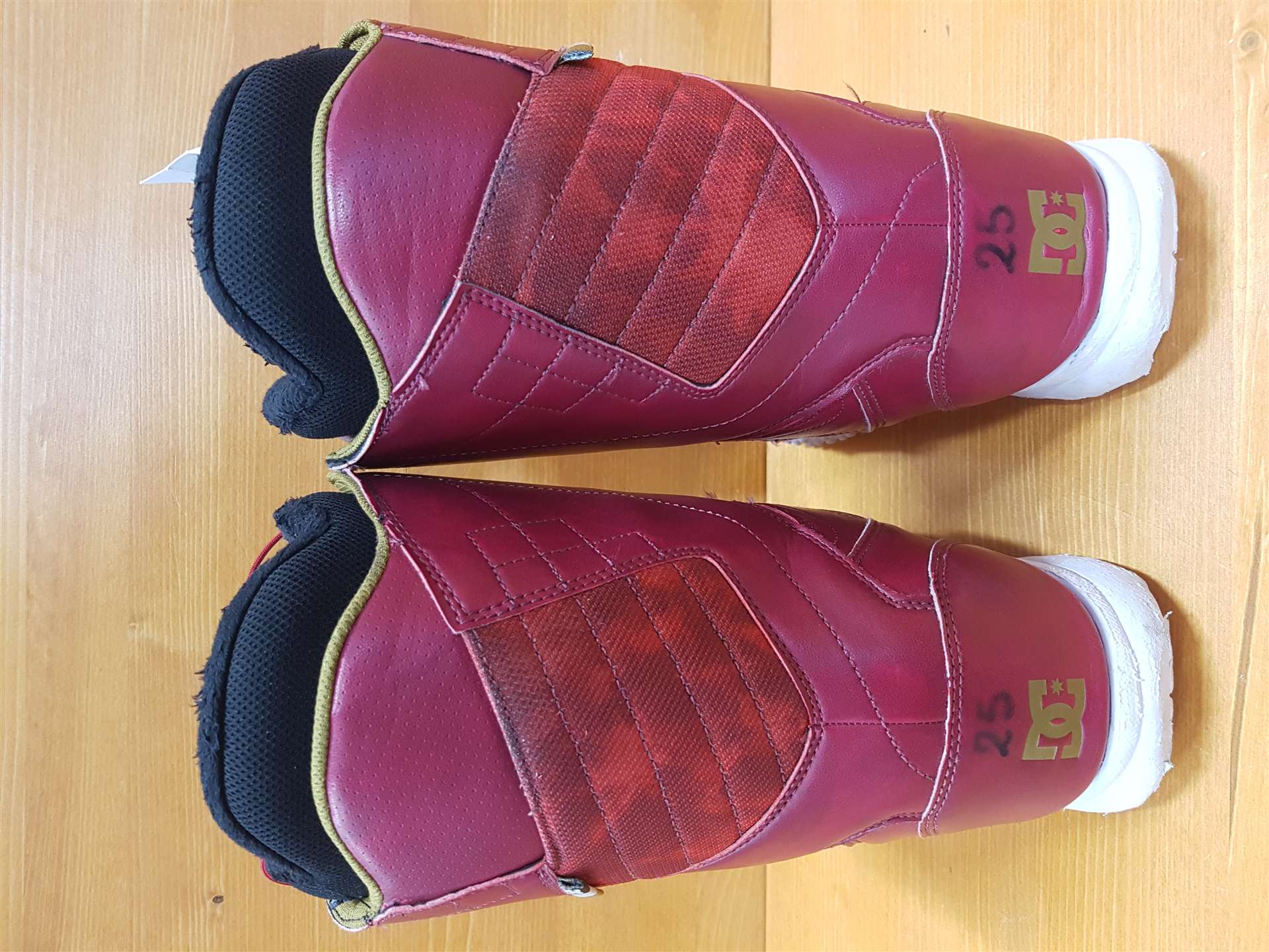 Použité snowboardové topánky DC Red