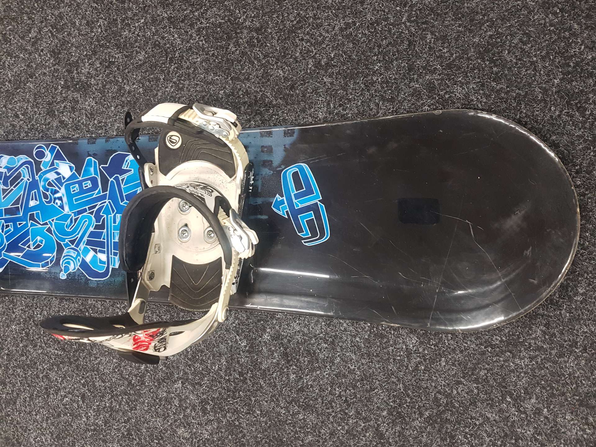 Použitý snowboard LTD Fury + viazanie Stuf veľkosť L