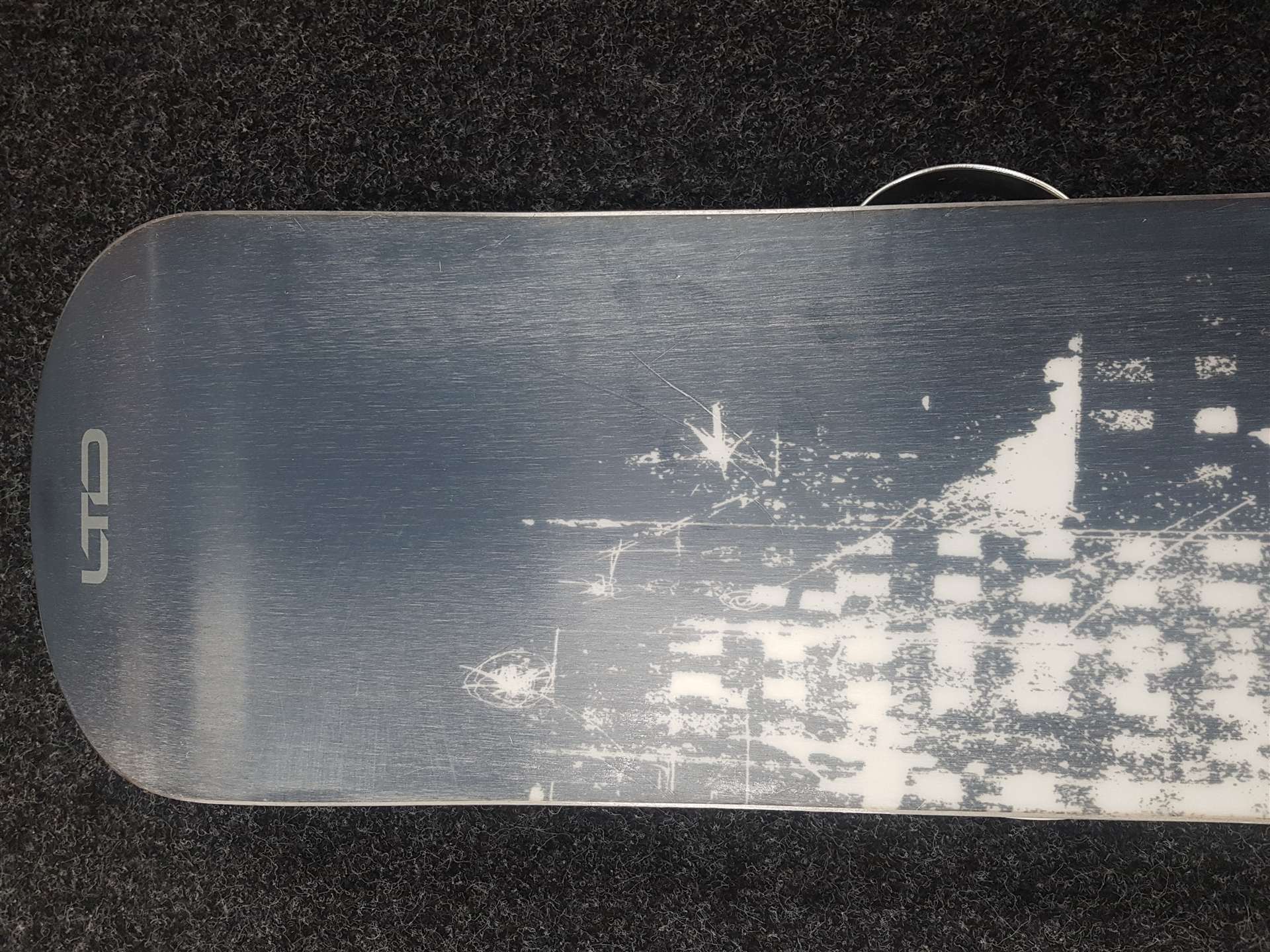 Použitý snowboard LTD Fury + viazanie Stuf veľkosť L