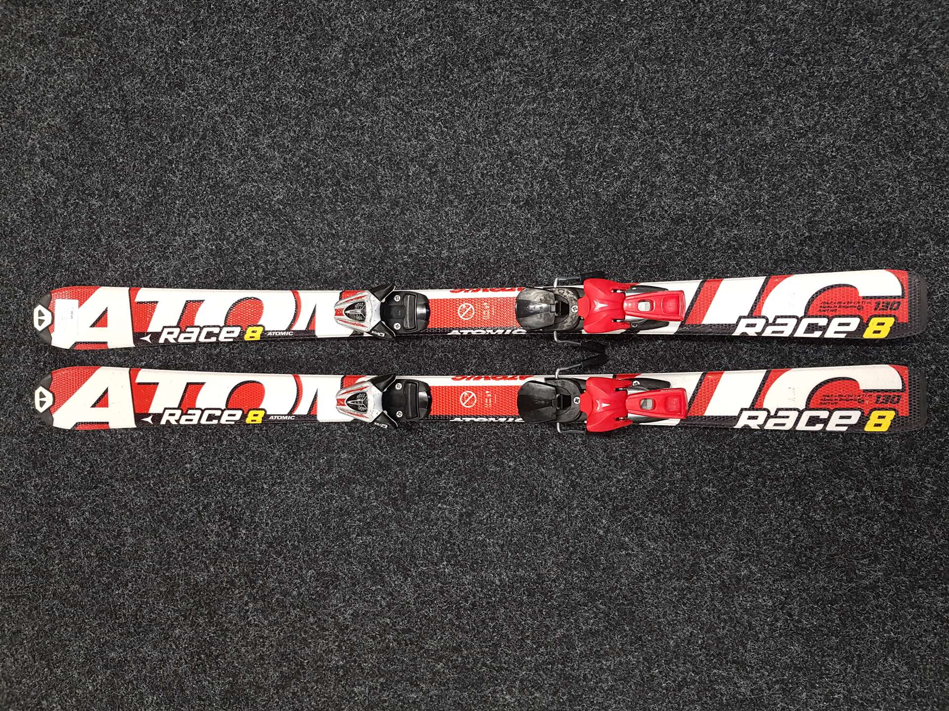 Použité detské lyže ATOMIC Race 8 + viazanie Atomic EvoX 7,5