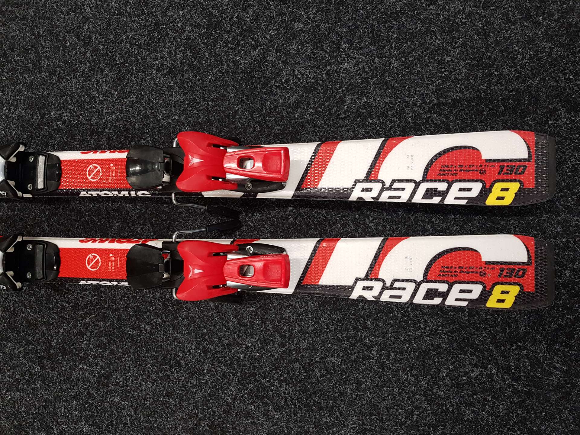 Použité detské lyže ATOMIC Race 8 + viazanie Atomic EvoX 7,5