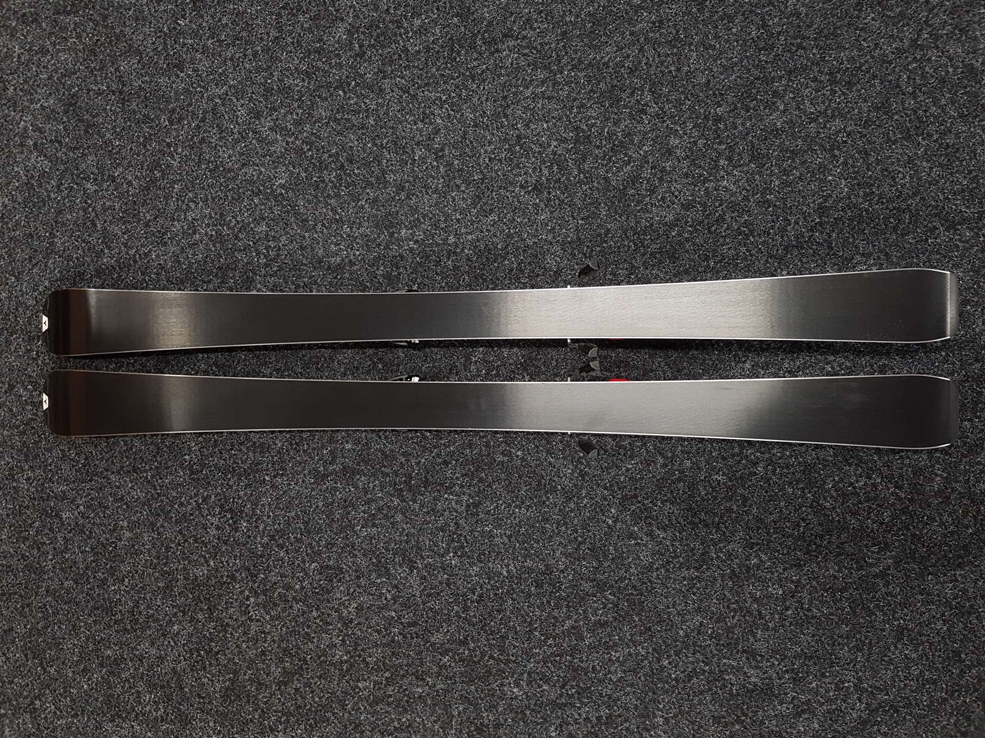 Použité detské lyže ATOMIC Race 8 + viazanie Atomic EvoX 7,5