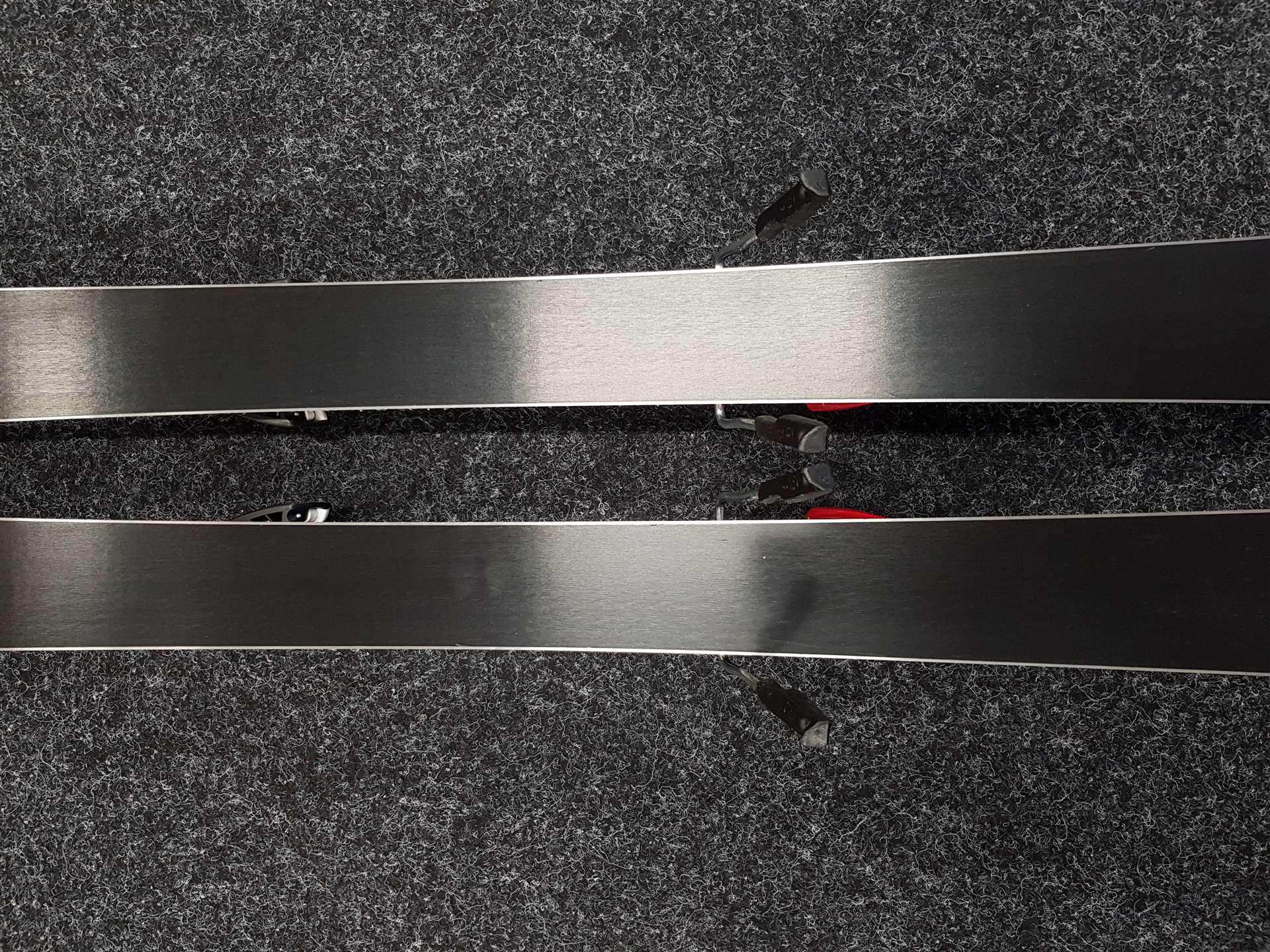 Použité detské lyže ATOMIC Race 8 + viazanie Atomic EvoX 7,5