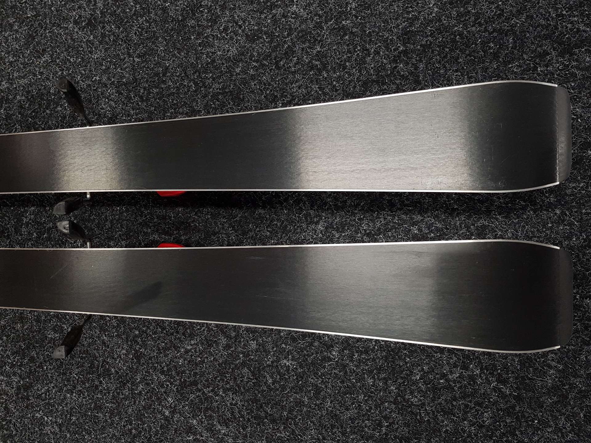 Použité detské lyže ATOMIC Race 8 + viazanie Atomic EvoX 7,5