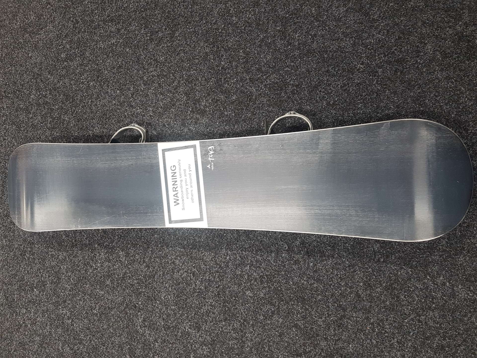 Použitý snowboard RADICAL Tag + viazanie  Radical veľkosť M