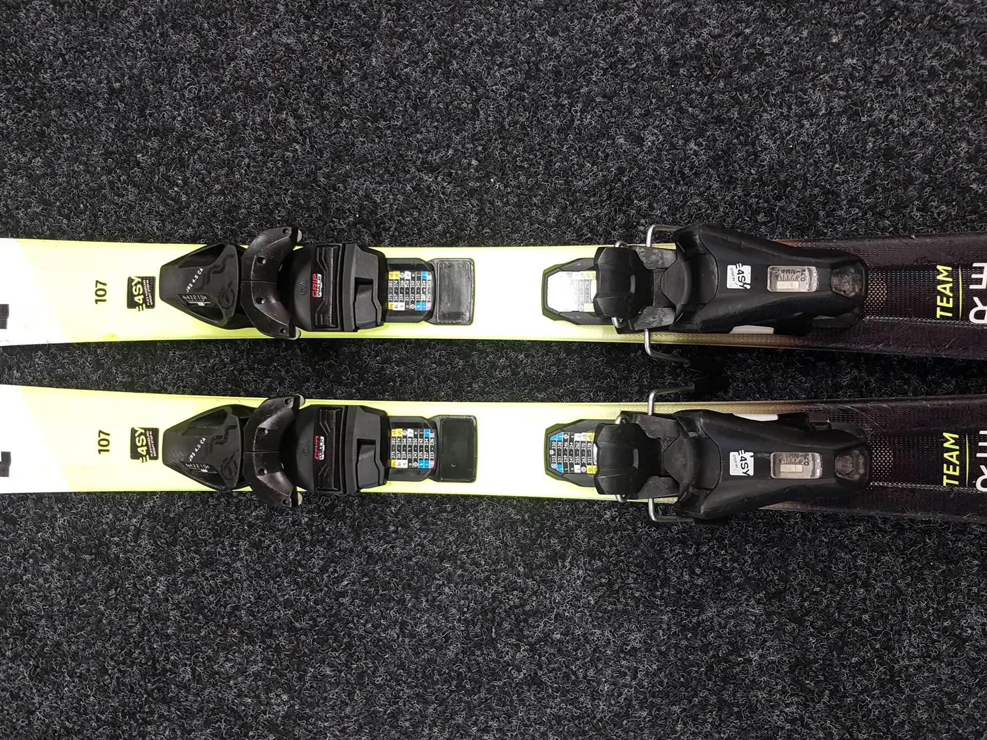 Použité detské lyže HEAD Supershape Team + viazanie Tyrolia JRS 4.5 CA