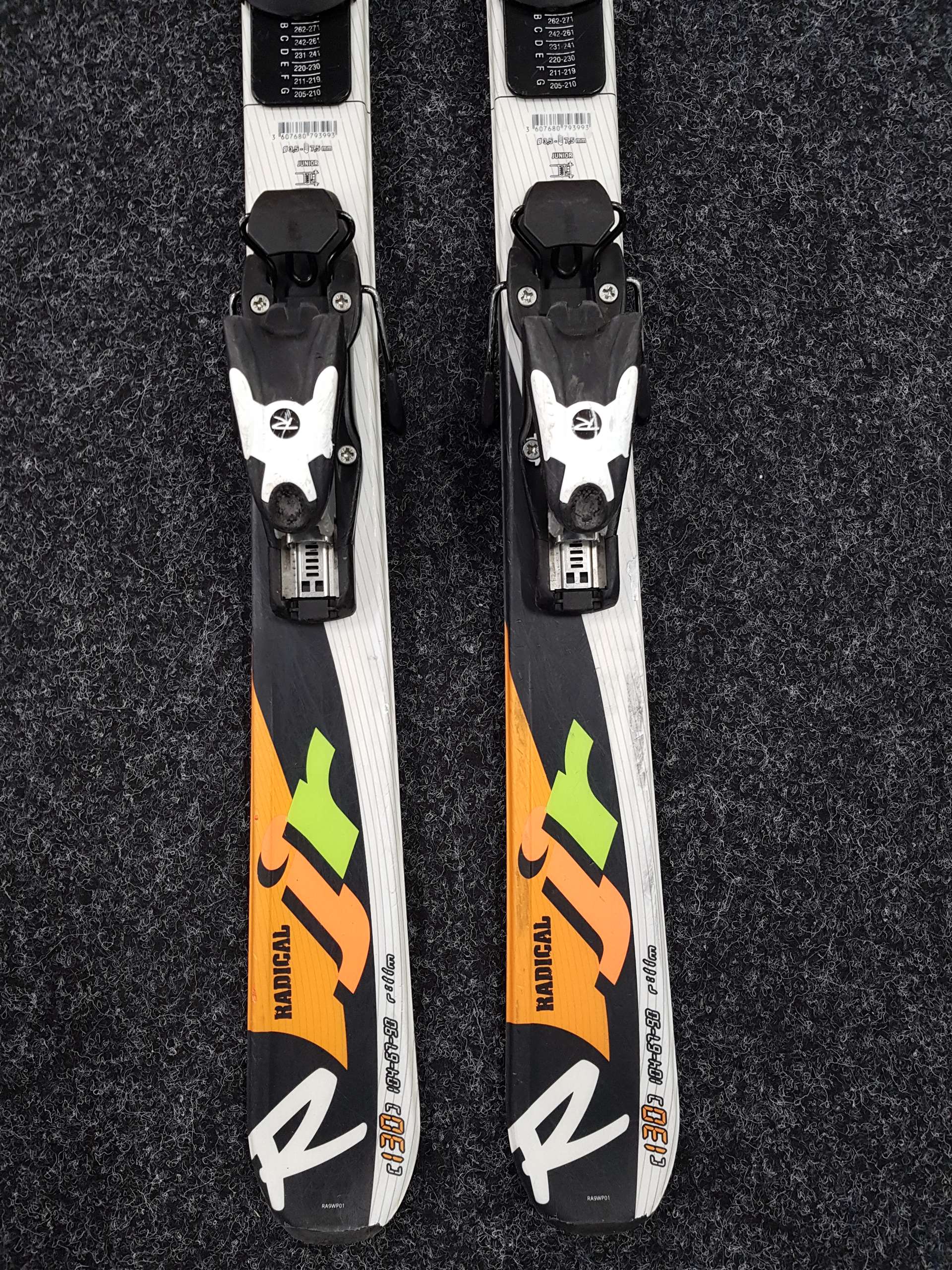 Použité detské lyže ROSSIGNOL Radical JR + viazanie Rossignol Comp J 4,5