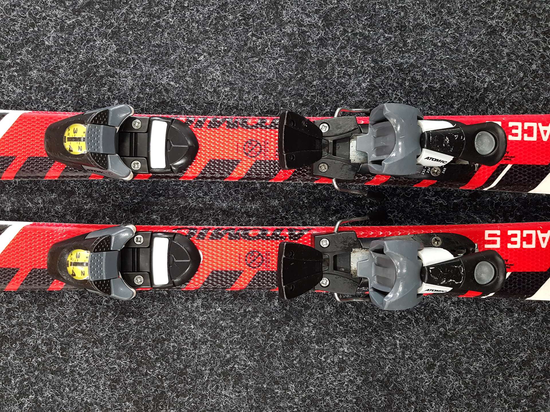 Použité detské lyže ATOMIC Race 5 + viazanie AtomicR045+