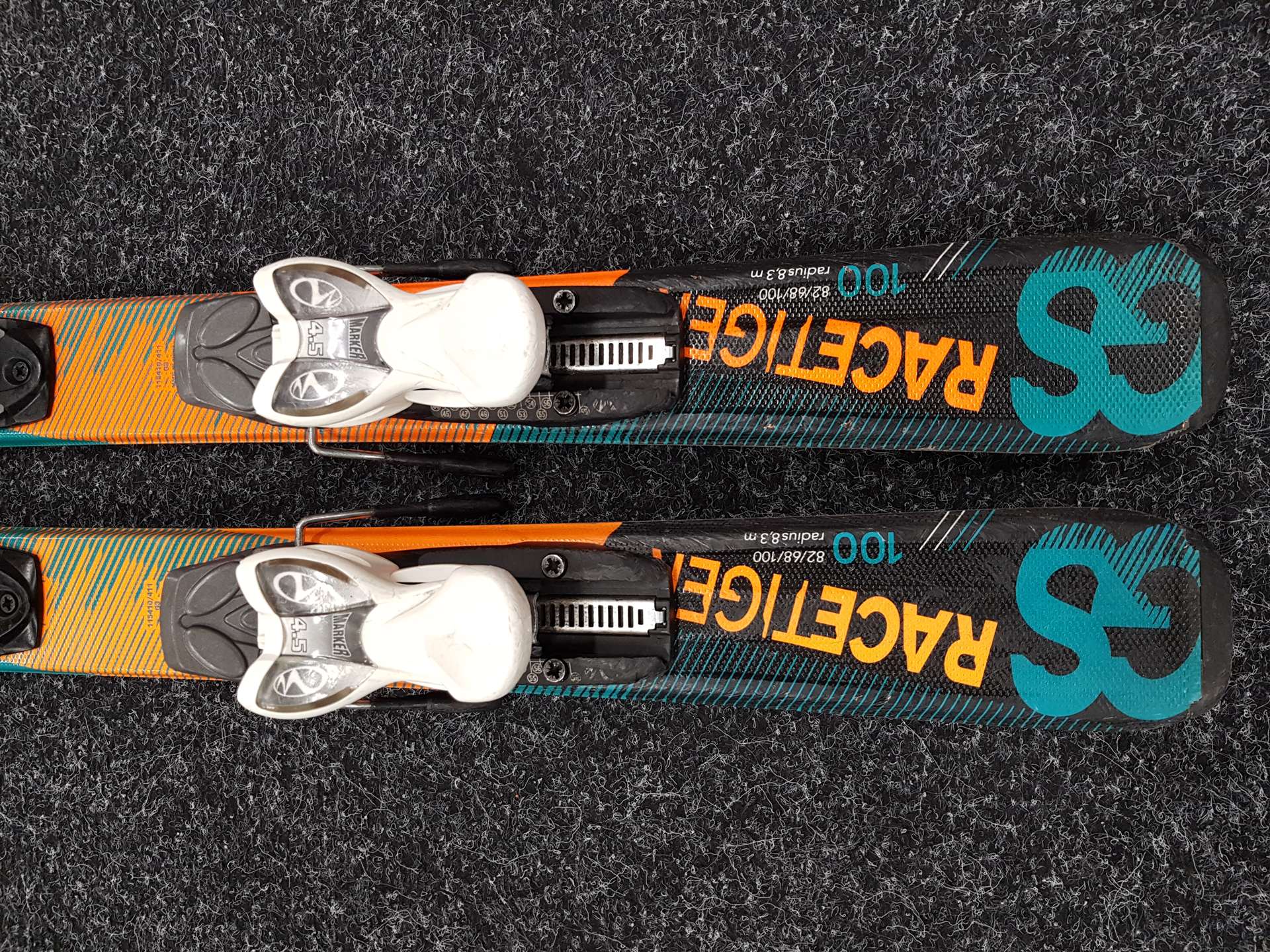 Použité detské lyže VOLKL Racetiger GS + viazanie Marker 4.5