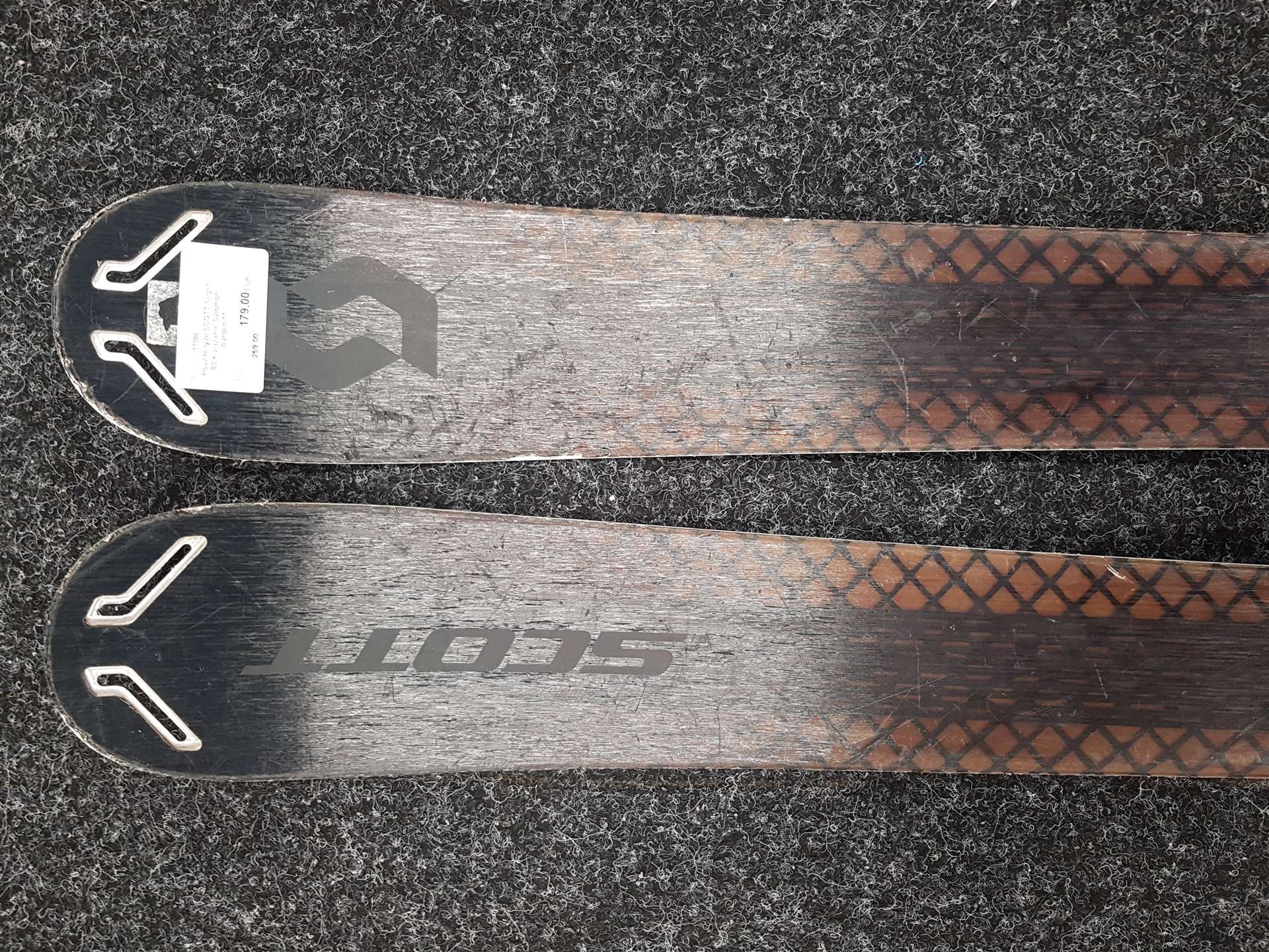 Použité lyže SCOTT Slight 83 + viazanie Salomon Warden 11